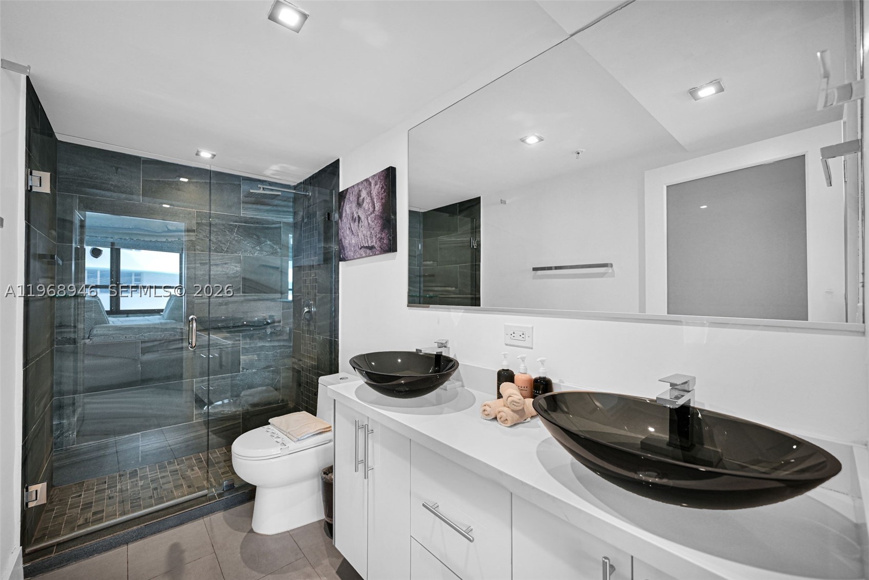 5225 Collins Ave 714 — photo