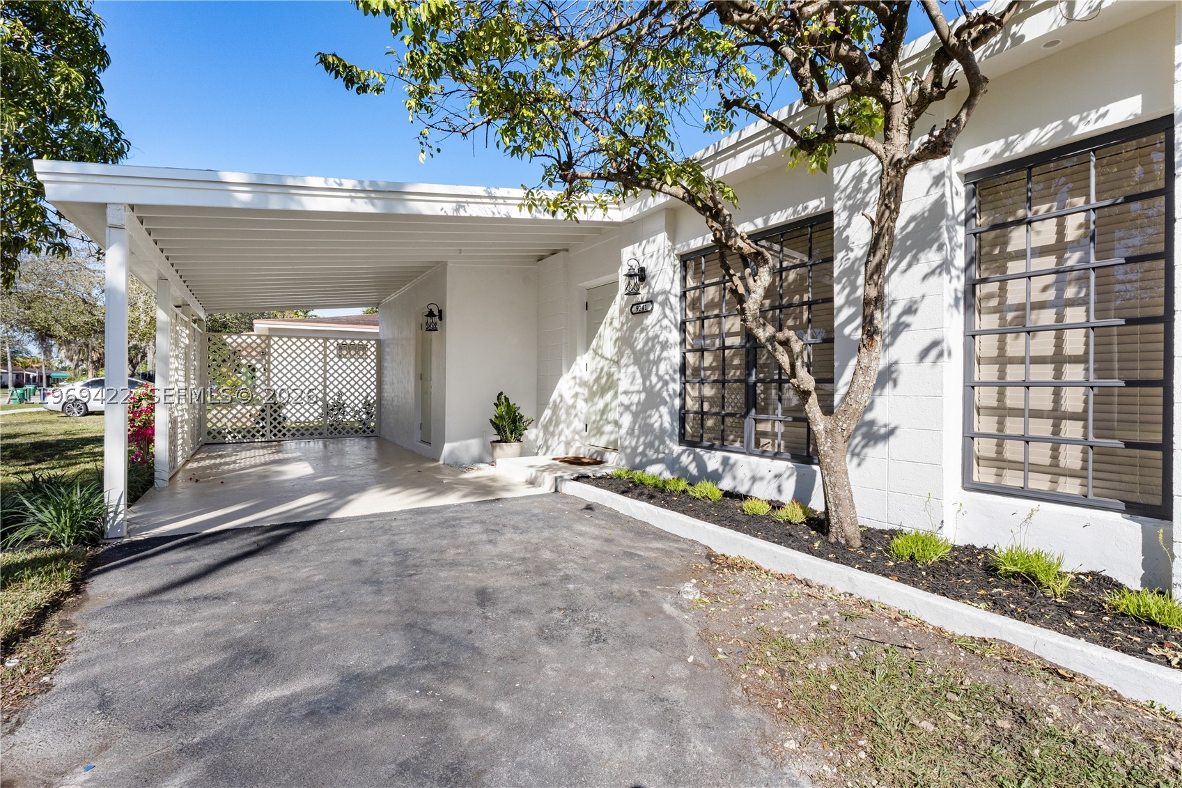 9241 Marine Dr — photo
