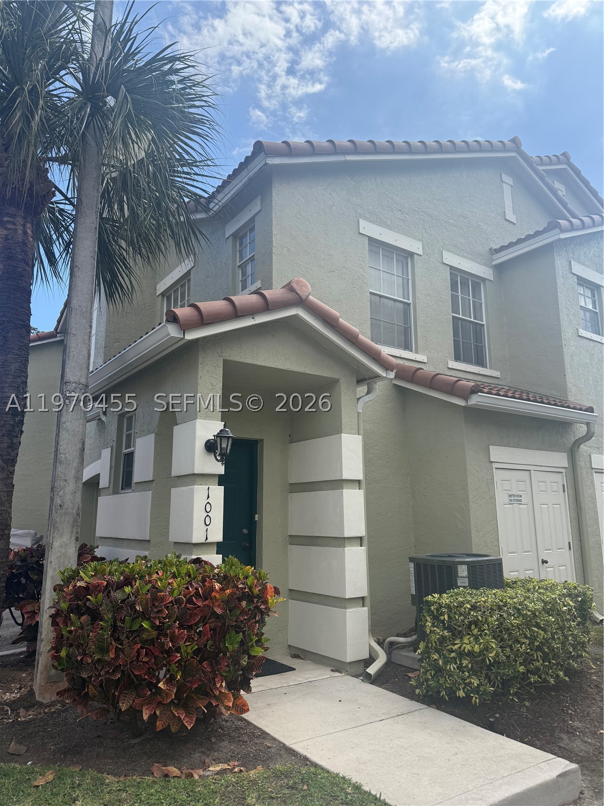 1001 Belmont Pl Unit 1001 — photo
