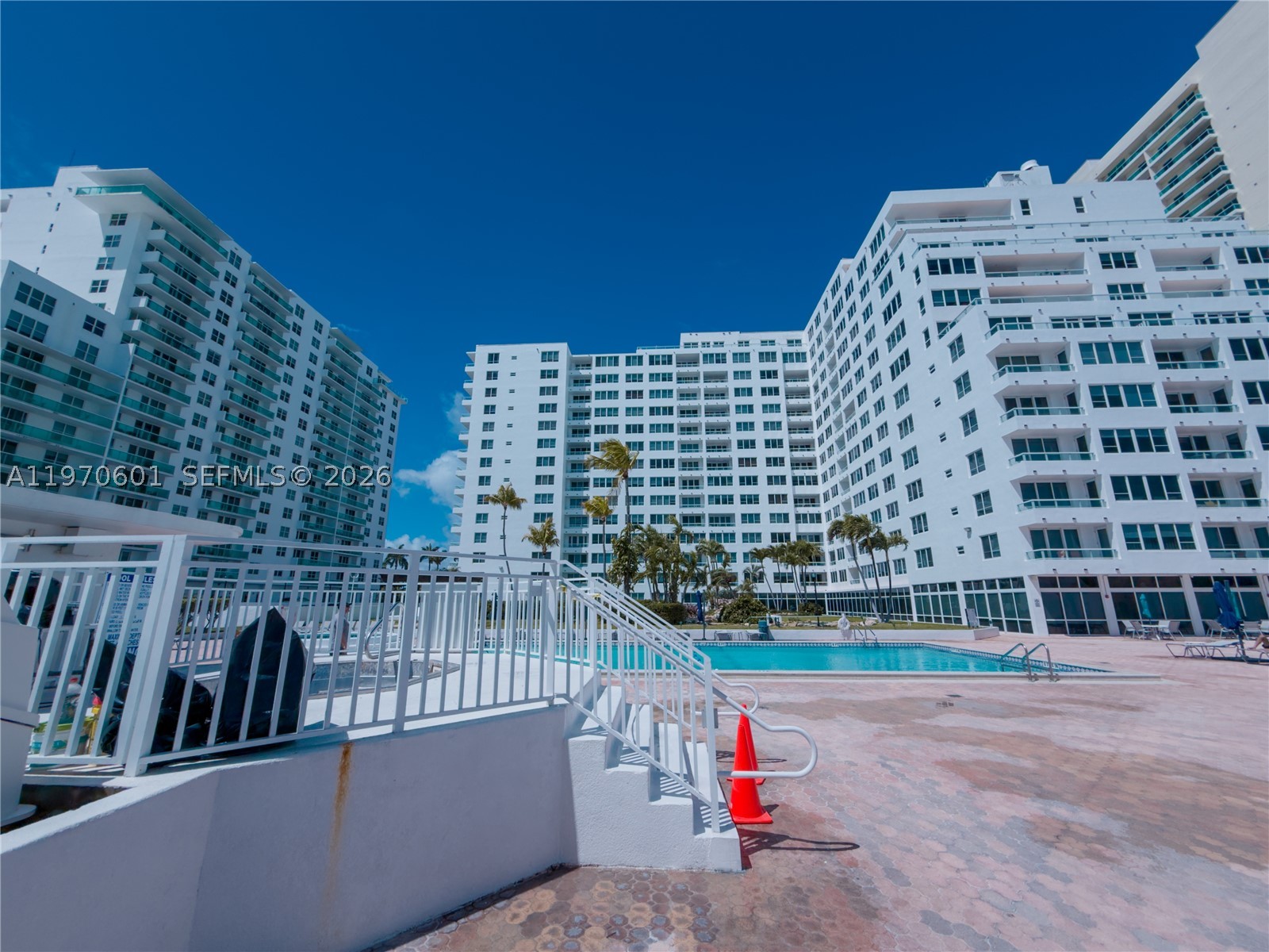 5005 Collins Ave 825 — photo