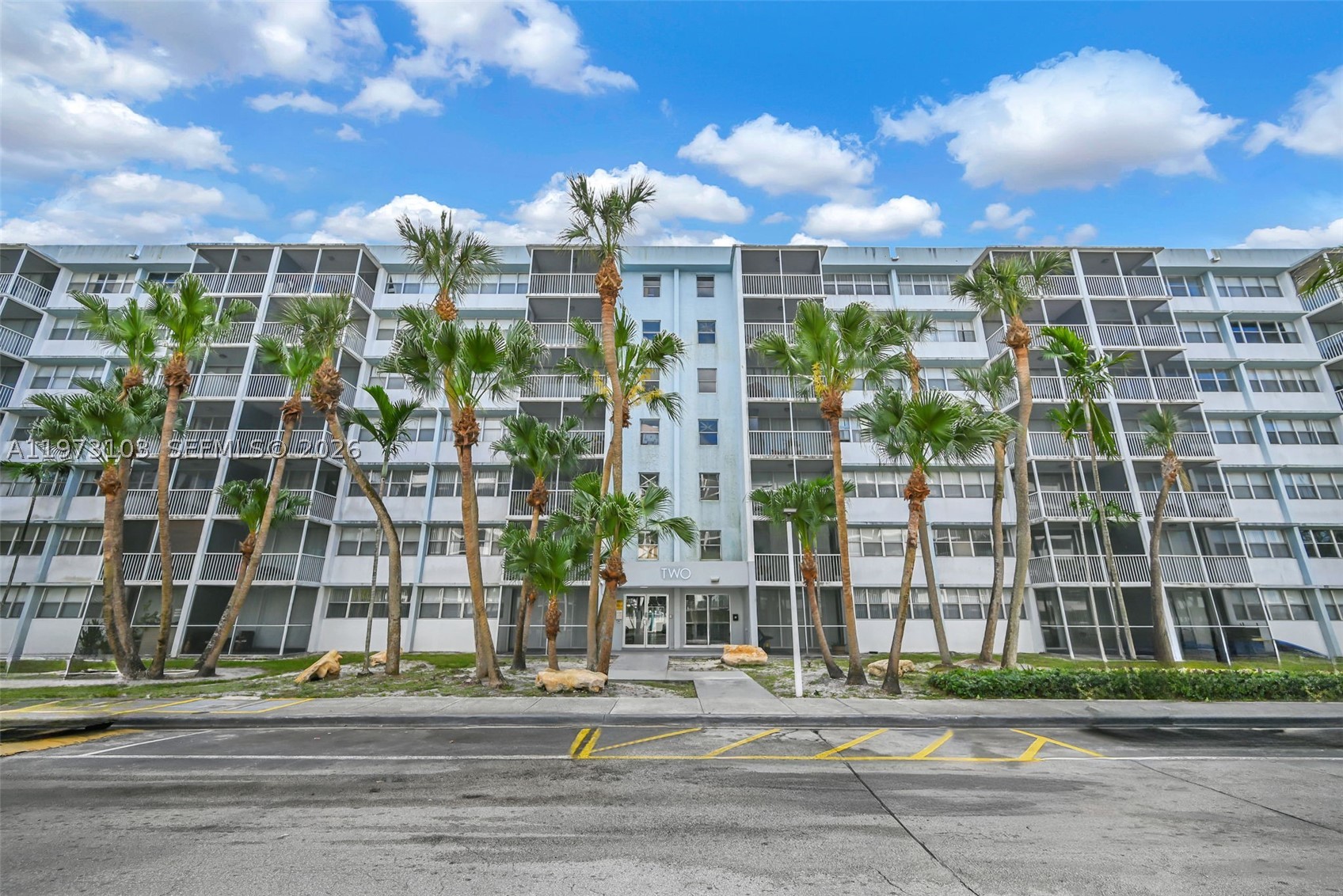 700 NW 214th St Unit 321 — photo