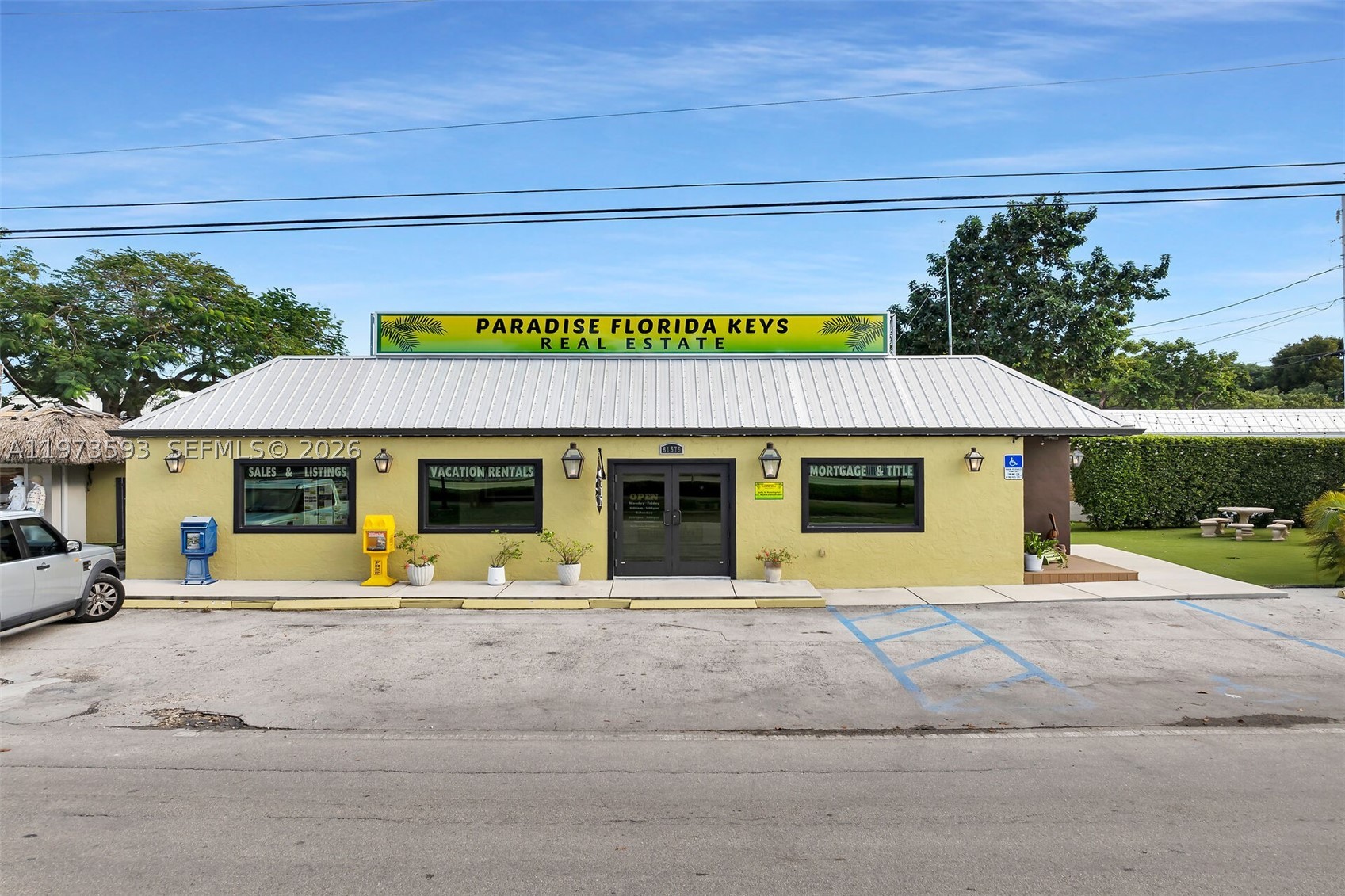 105 Palm Ave. — photo