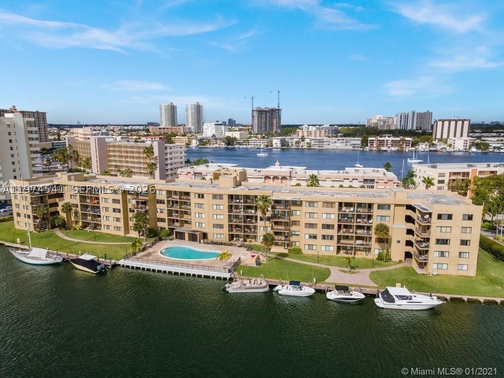 301 Golden Isles Dr 109 — photo