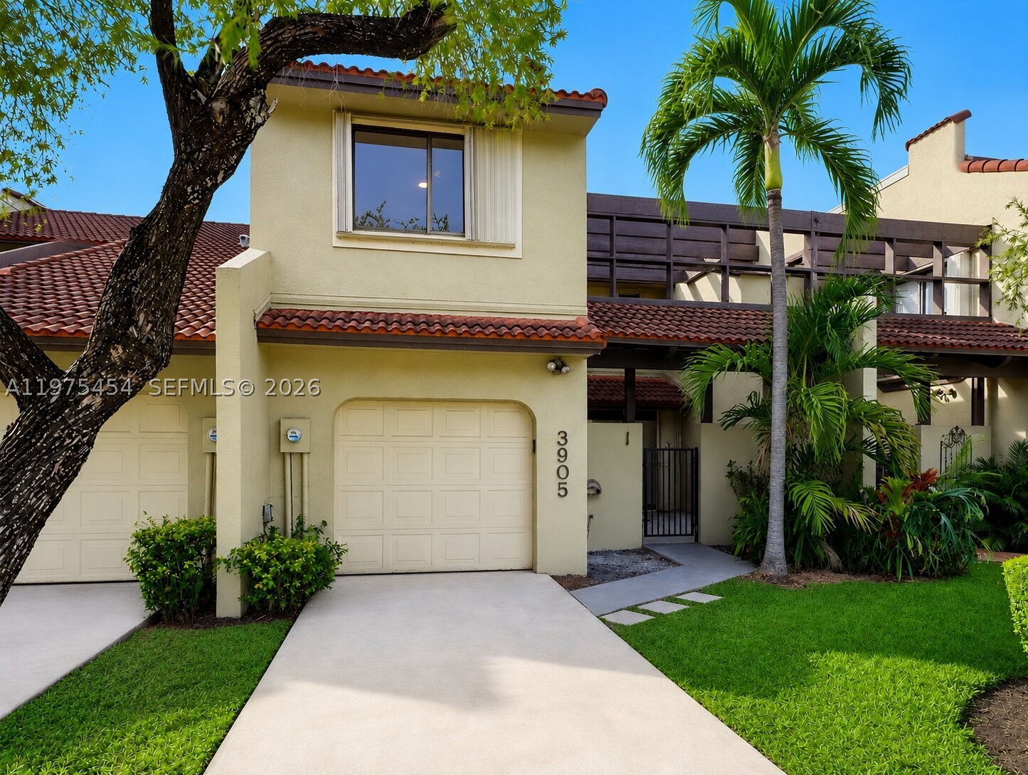 3905 Adra Ave J-46B — photo