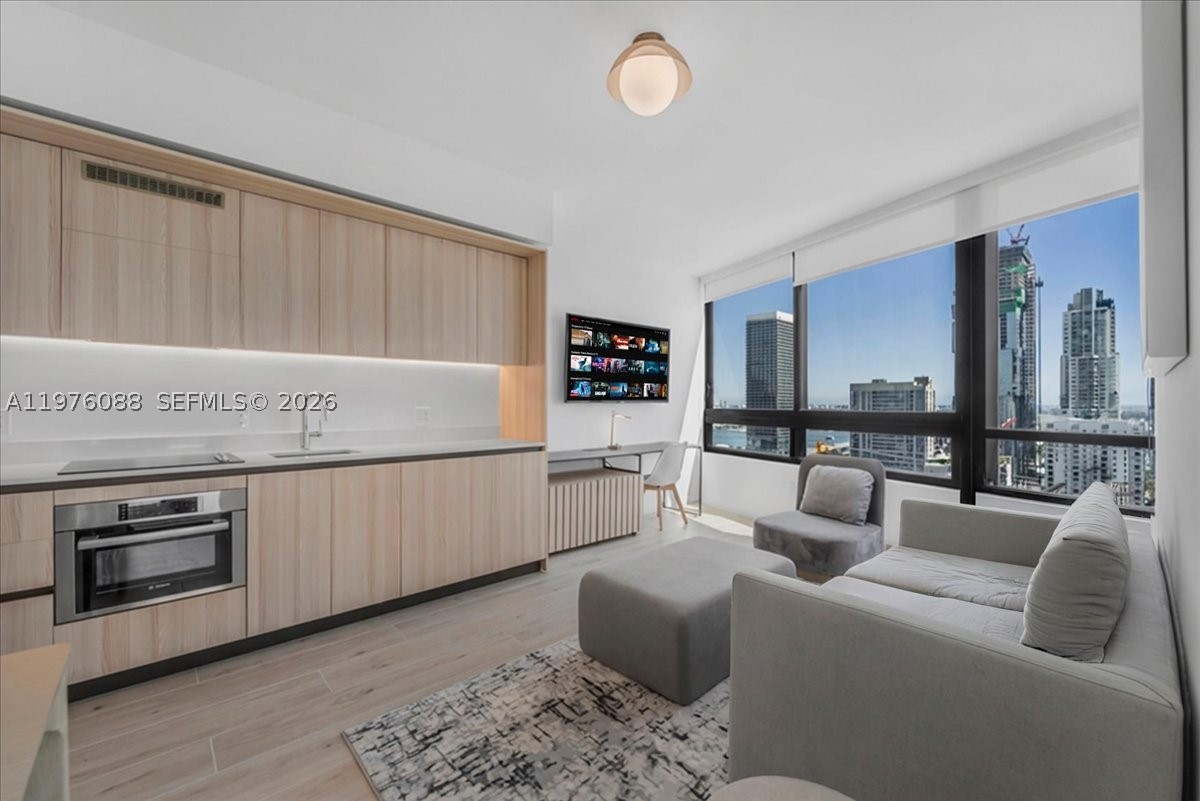 225 N Miami 3009 — photo