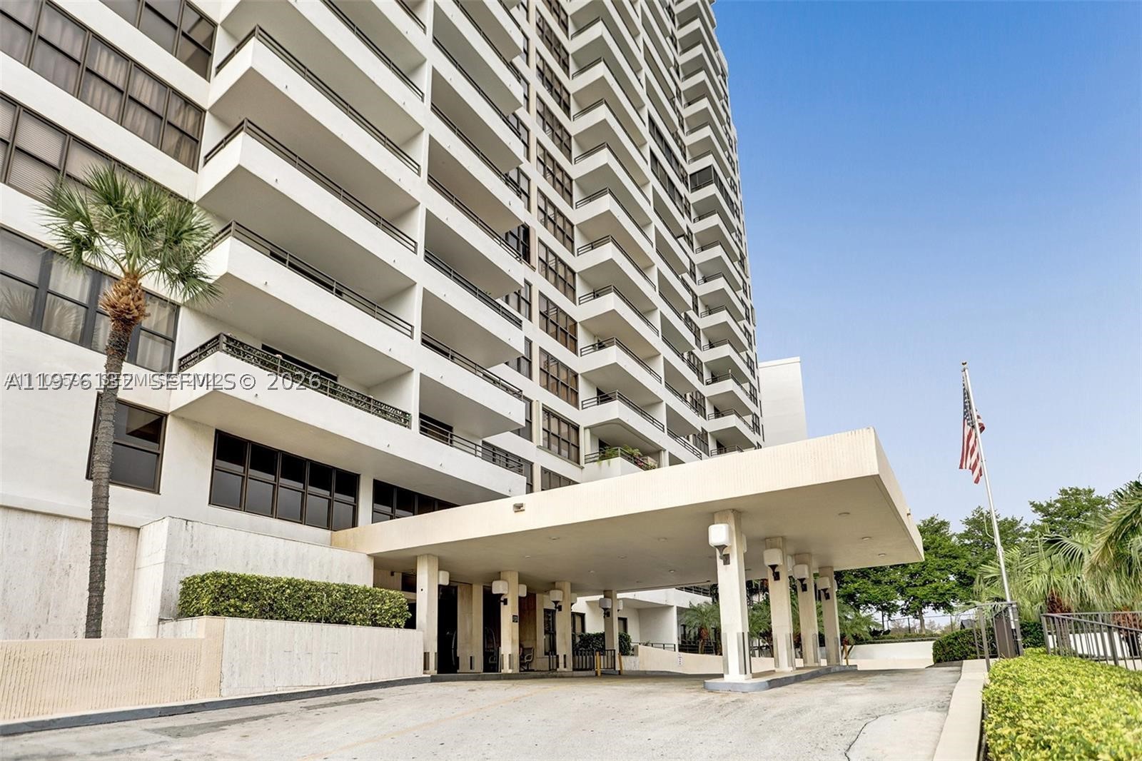 2500 Parkview Dr 1912 — photo