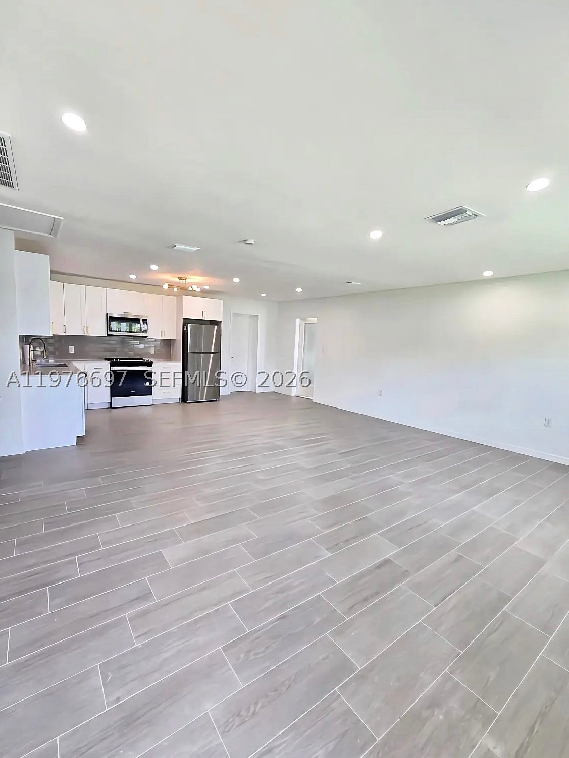 4438 E Riverside Drive — photo