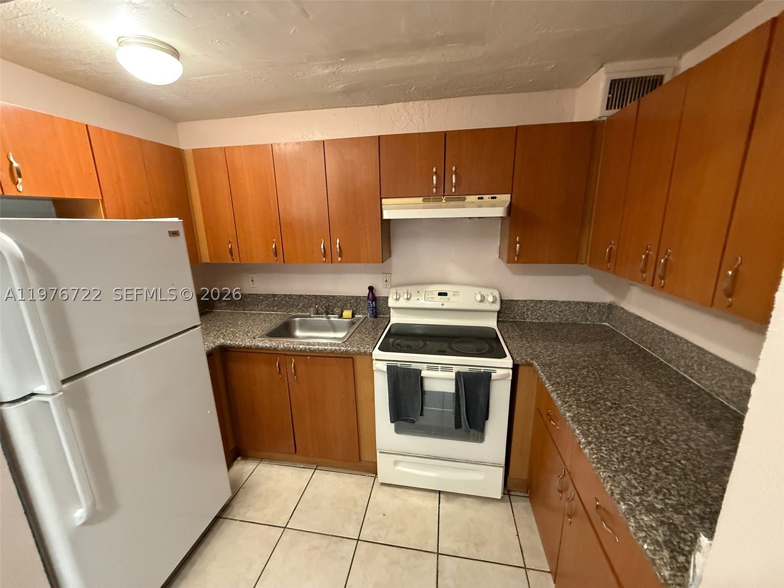 4732 SW 33rd Ave 103 — photo