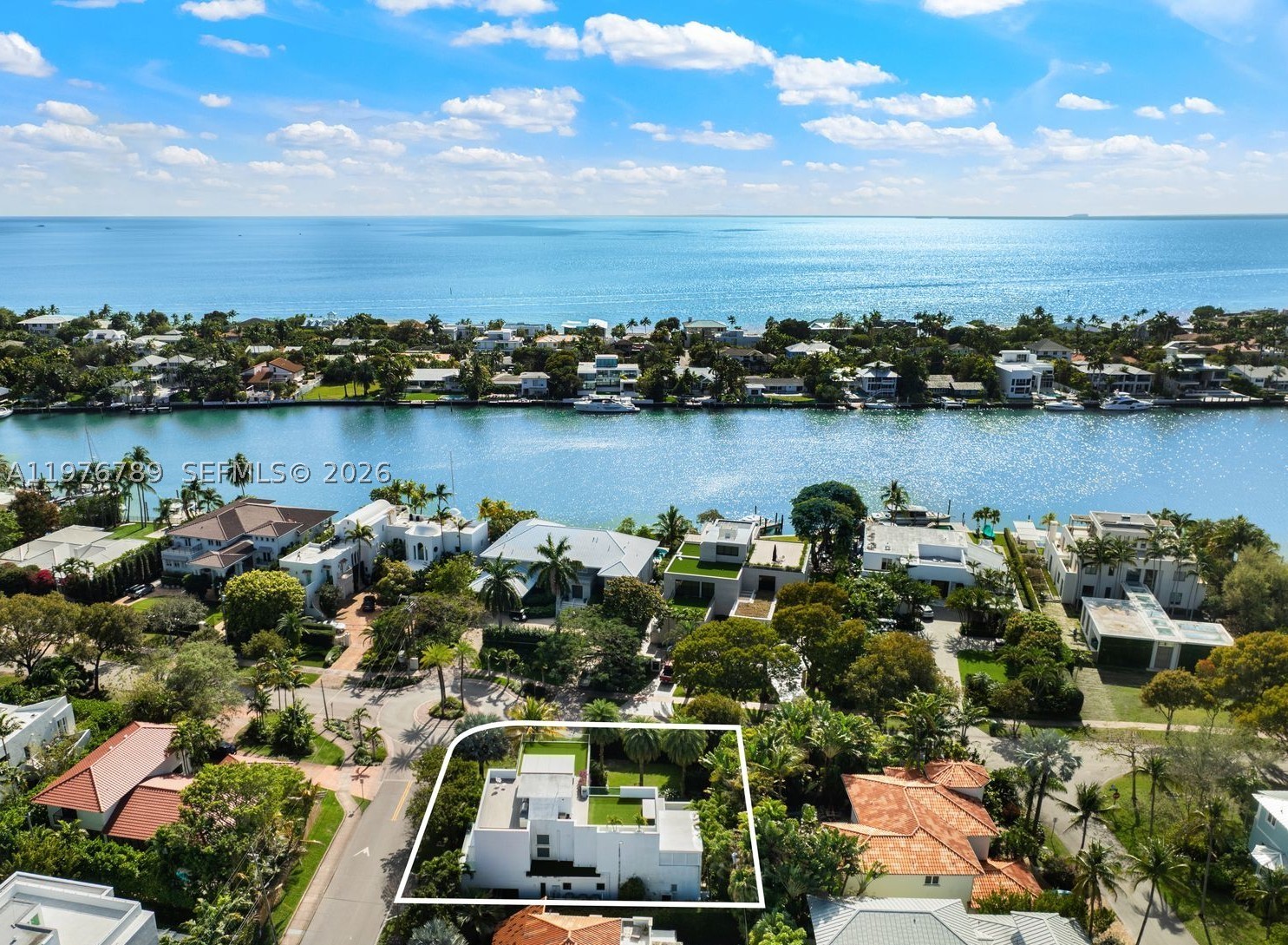 741 Harbor Dr — photo