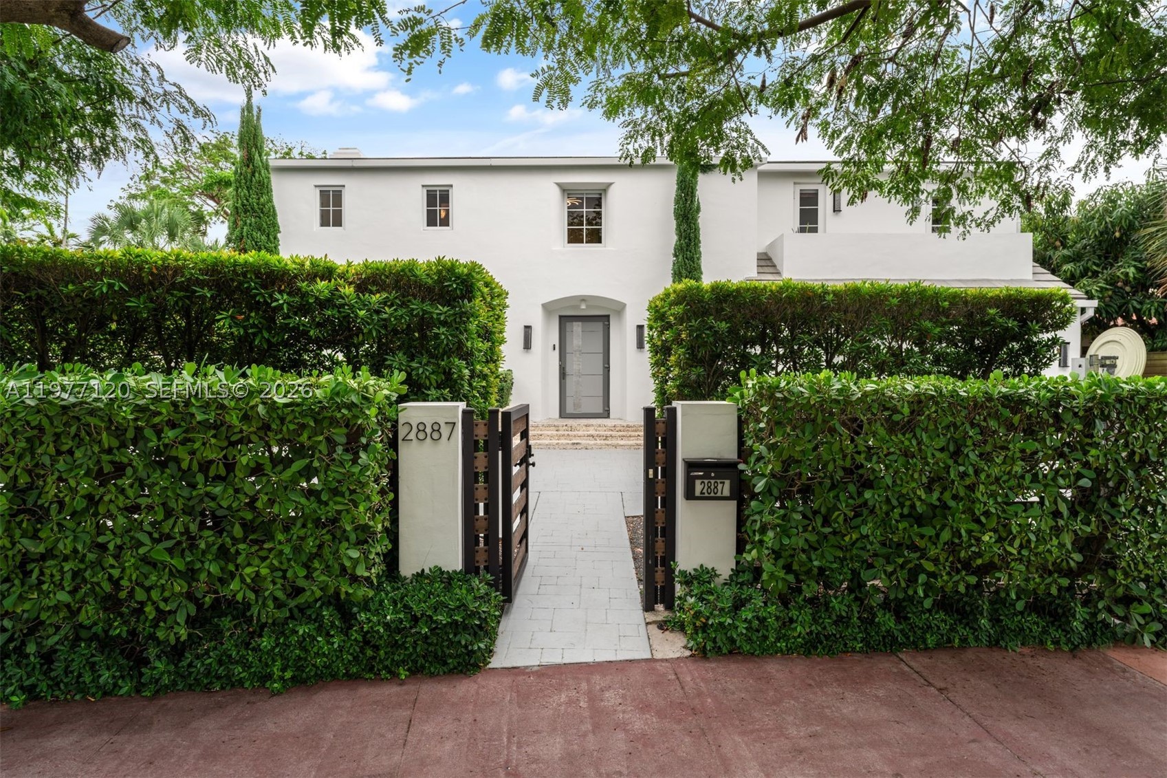 2887 Pine Tree Dr — photo