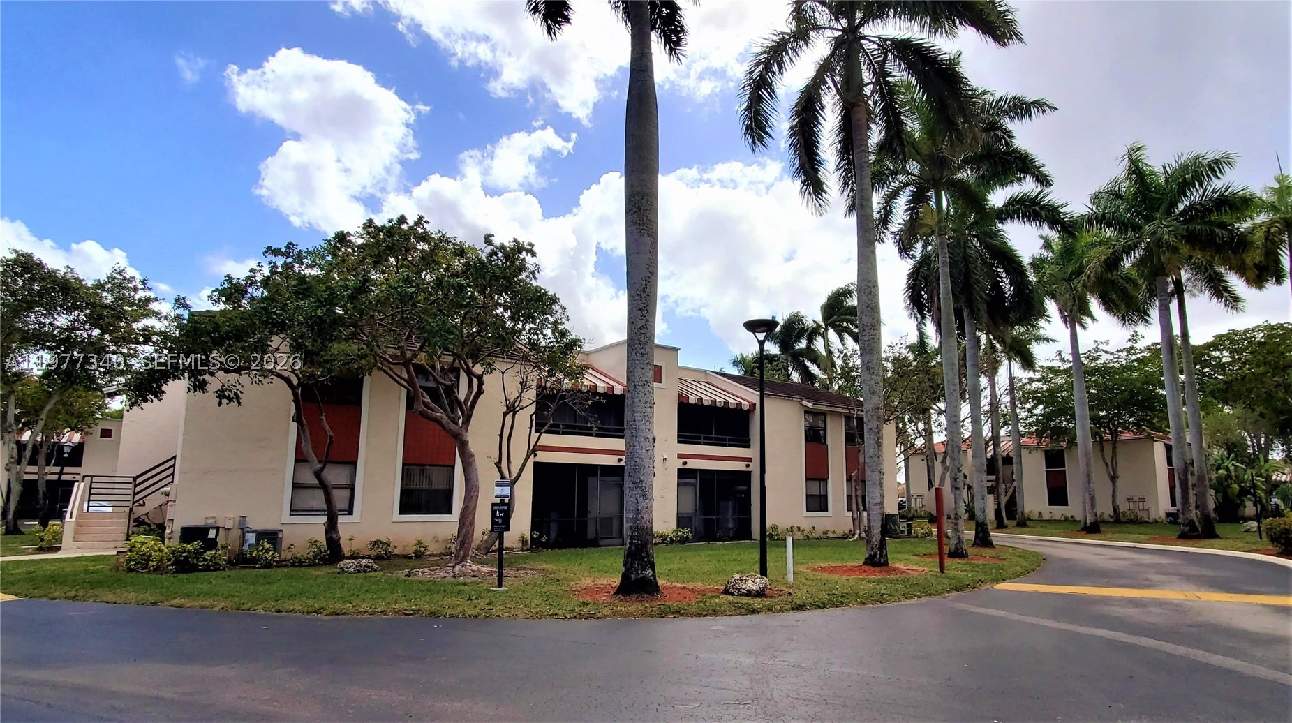 20025 NE 3rd Ct 1 — photo