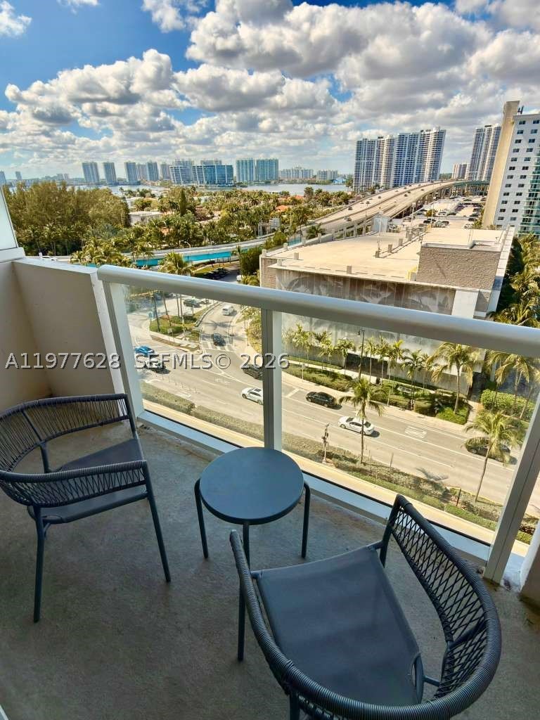 19201 Collins Ave 933 — photo