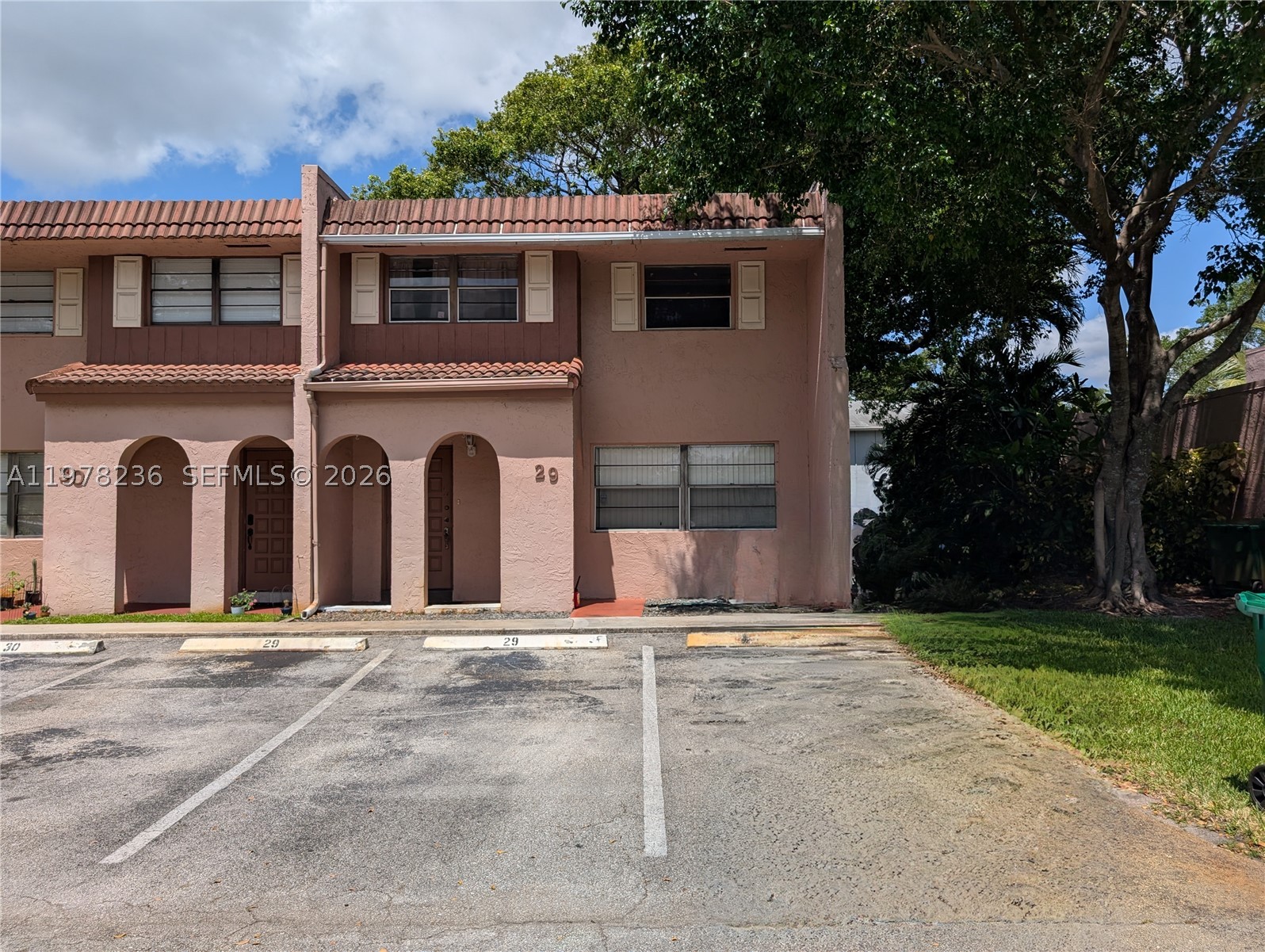 29 Seville Cir 4-49 — photo