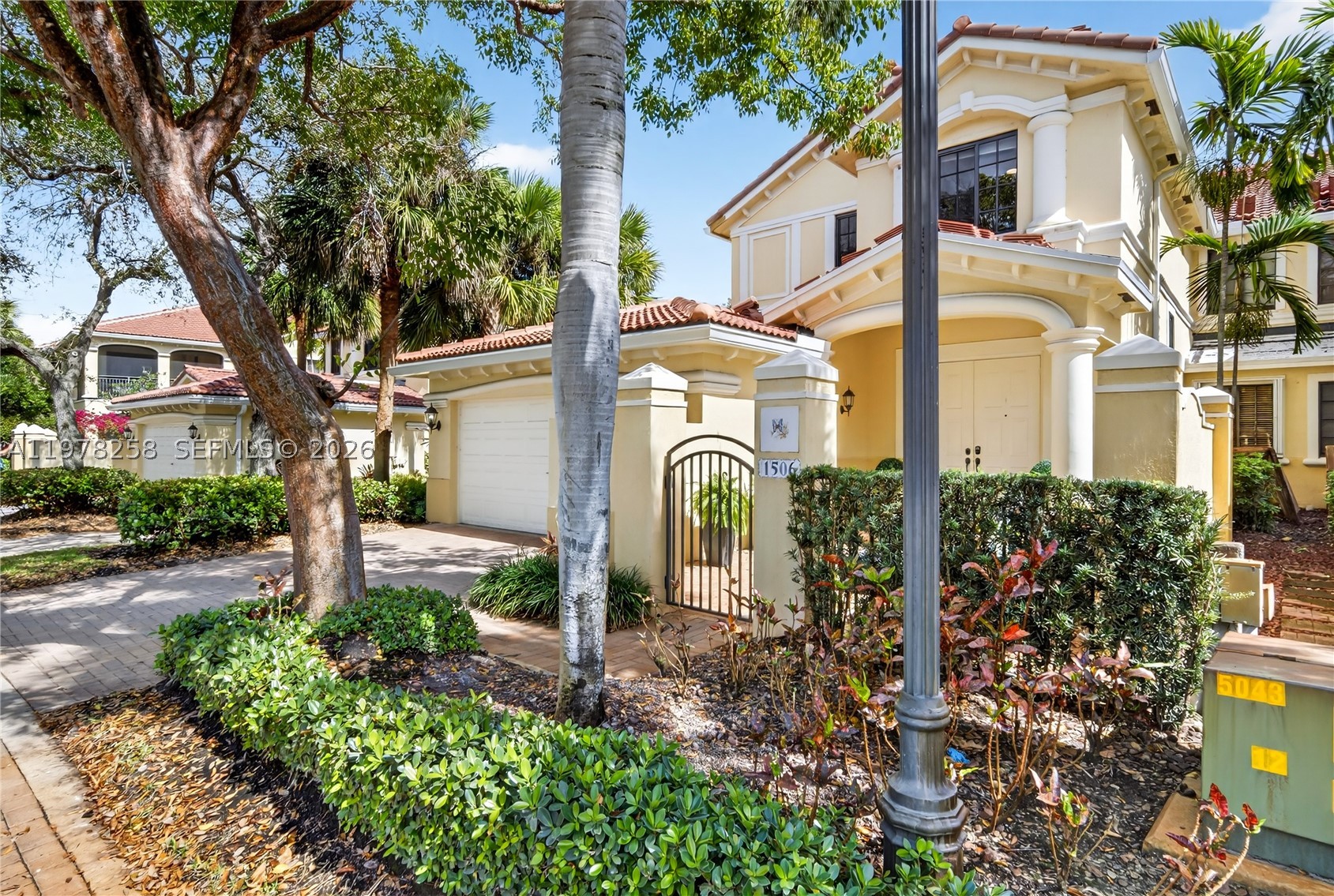 1506 Passion Vine Cir 23-3 — photo