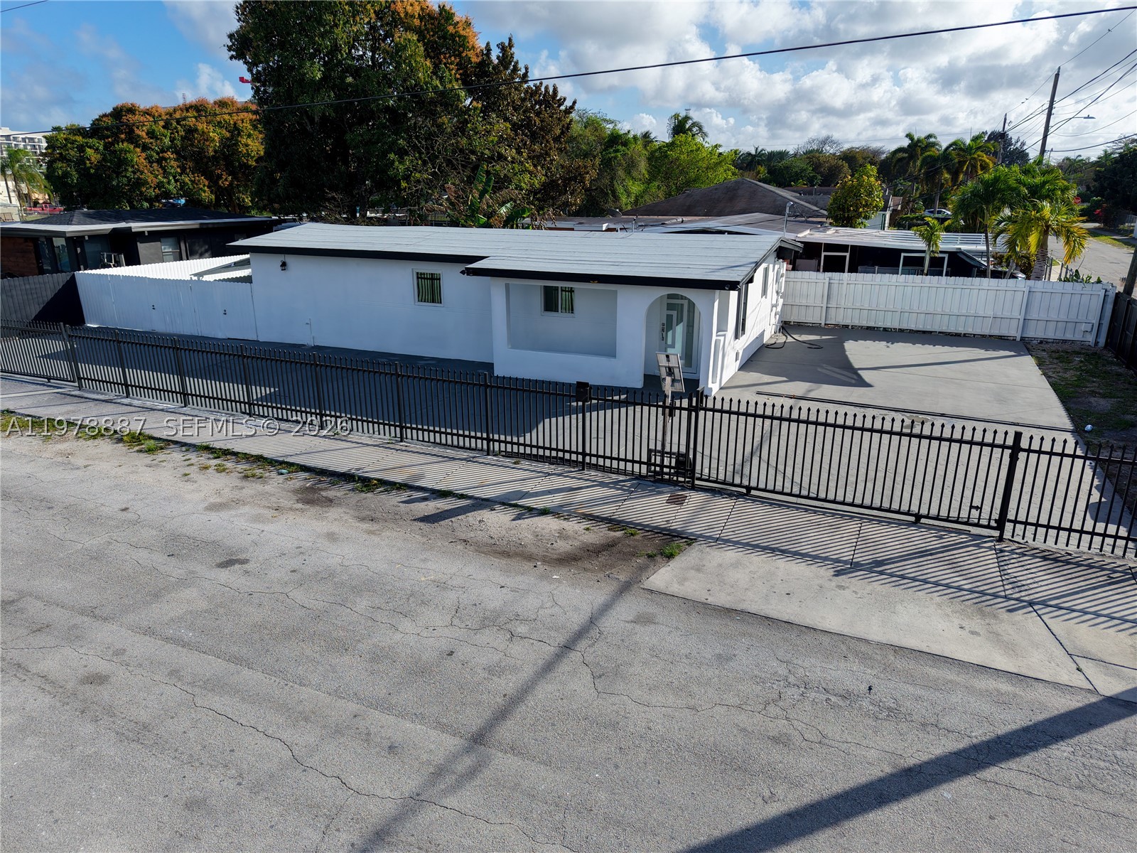10090 W Fern St — photo