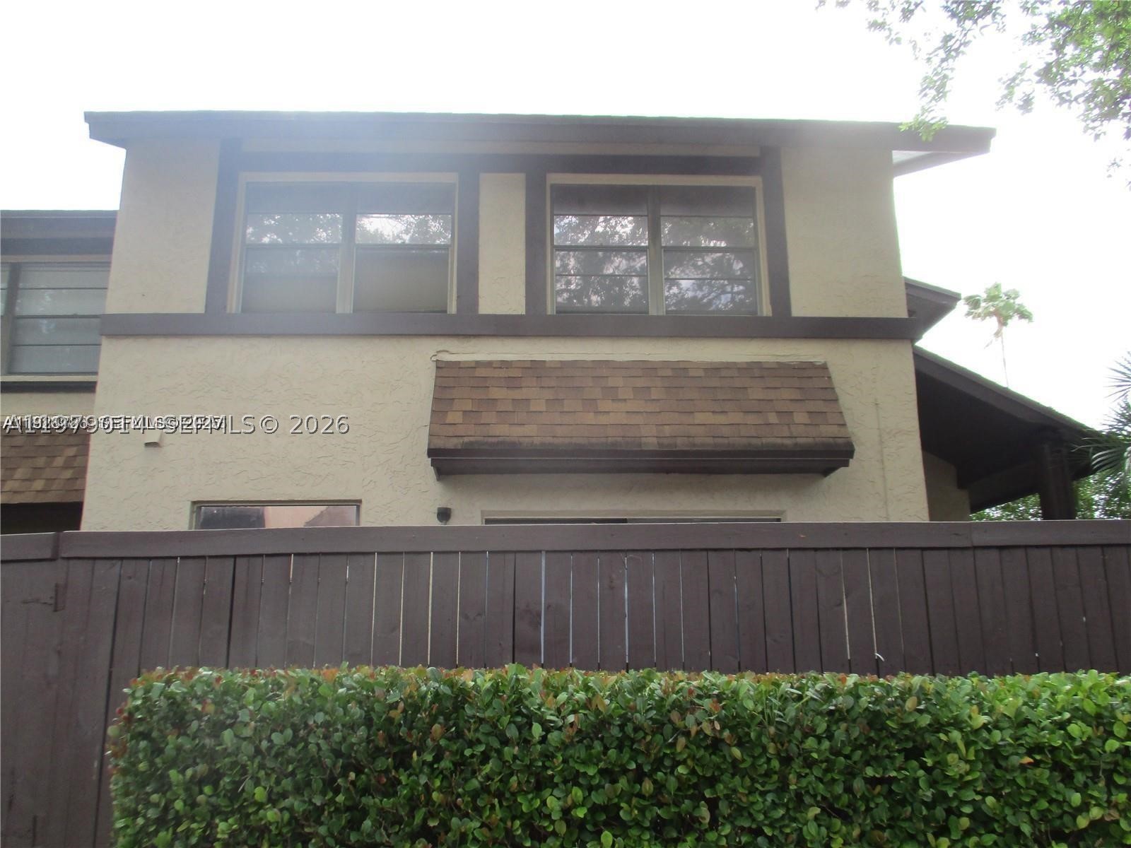 1760 Bayberry Dr — photo
