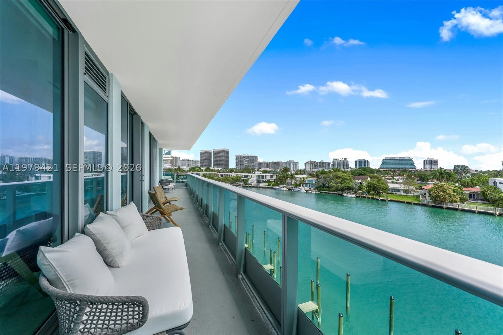 9201 E Bay Harbor Dr 503 — photo