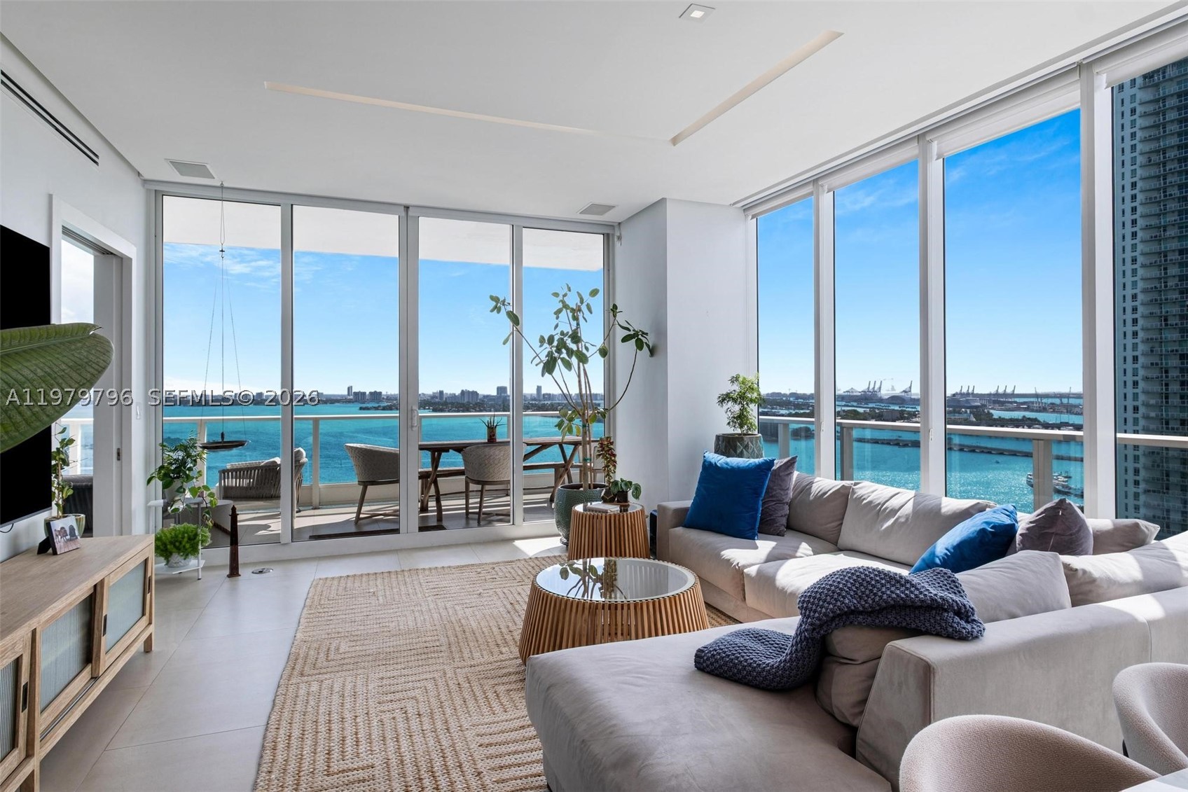 2020 N Bayshore Dr 2510 — photo