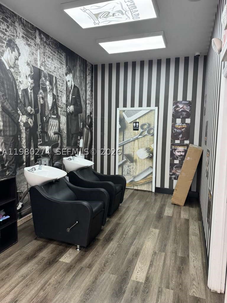 Listing – Barbería Kendall — photo