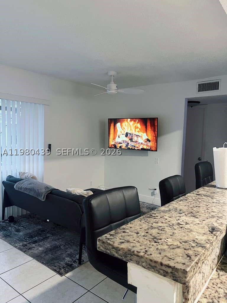 4435 Treehouse Ln H — photo