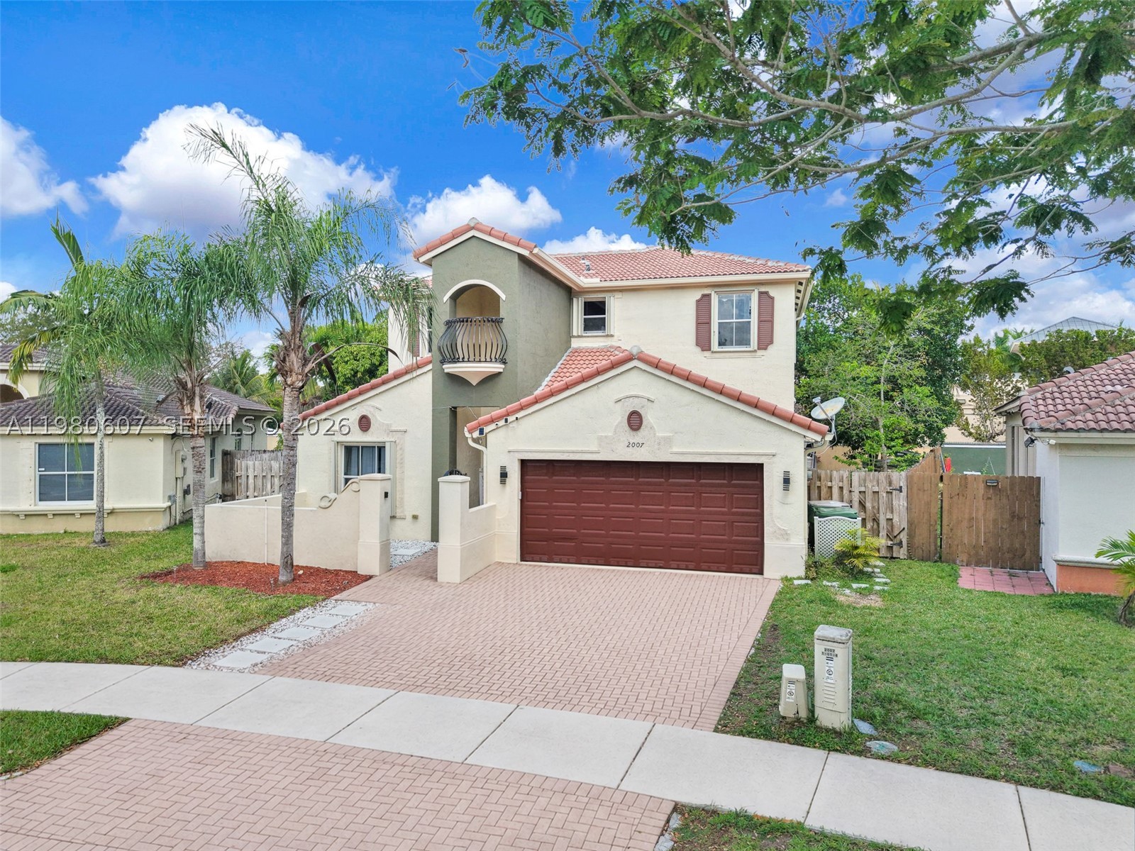 2007 NE 6th Ct — photo