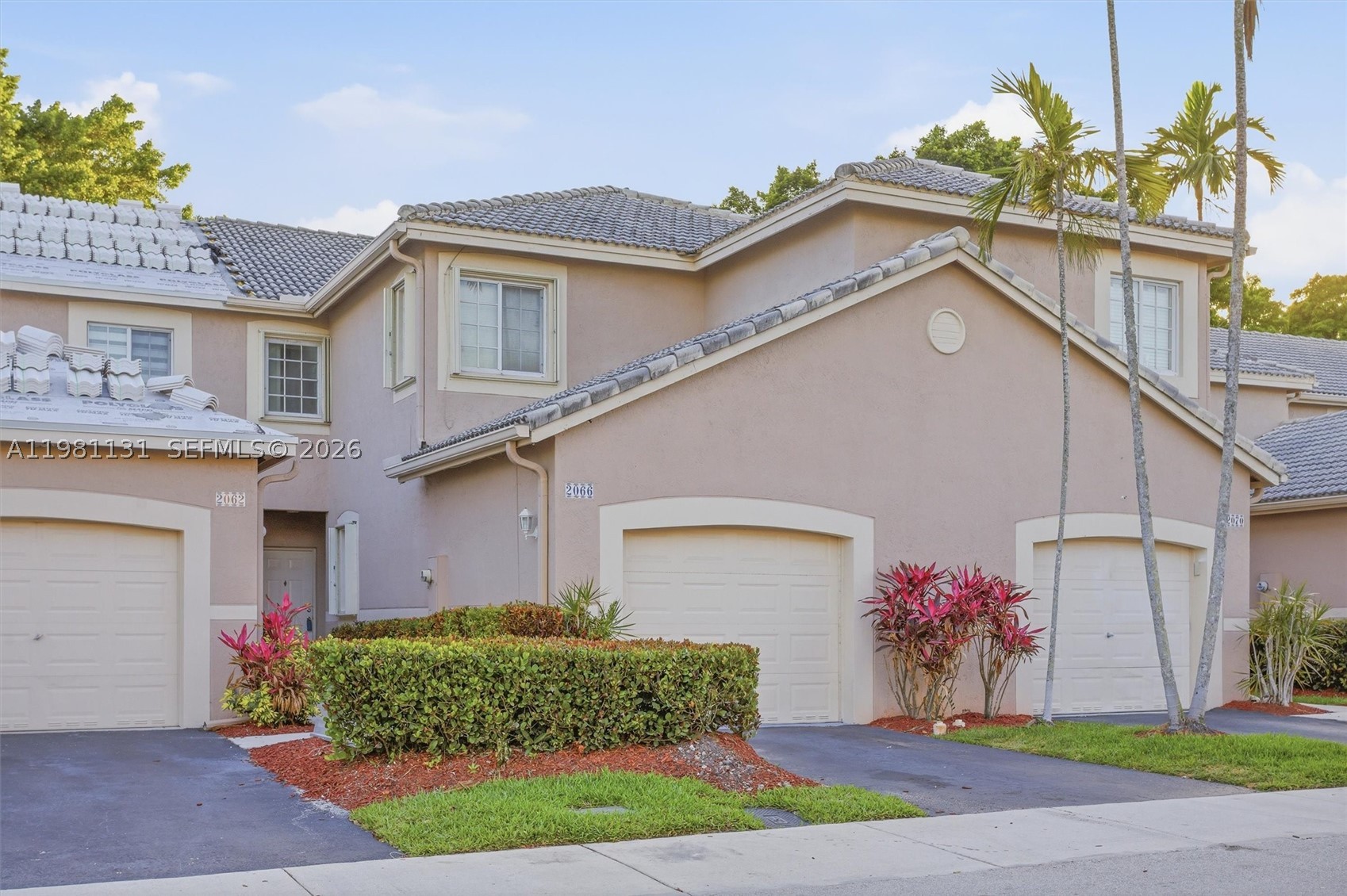 2066 Madeira Dr 2066 — photo
