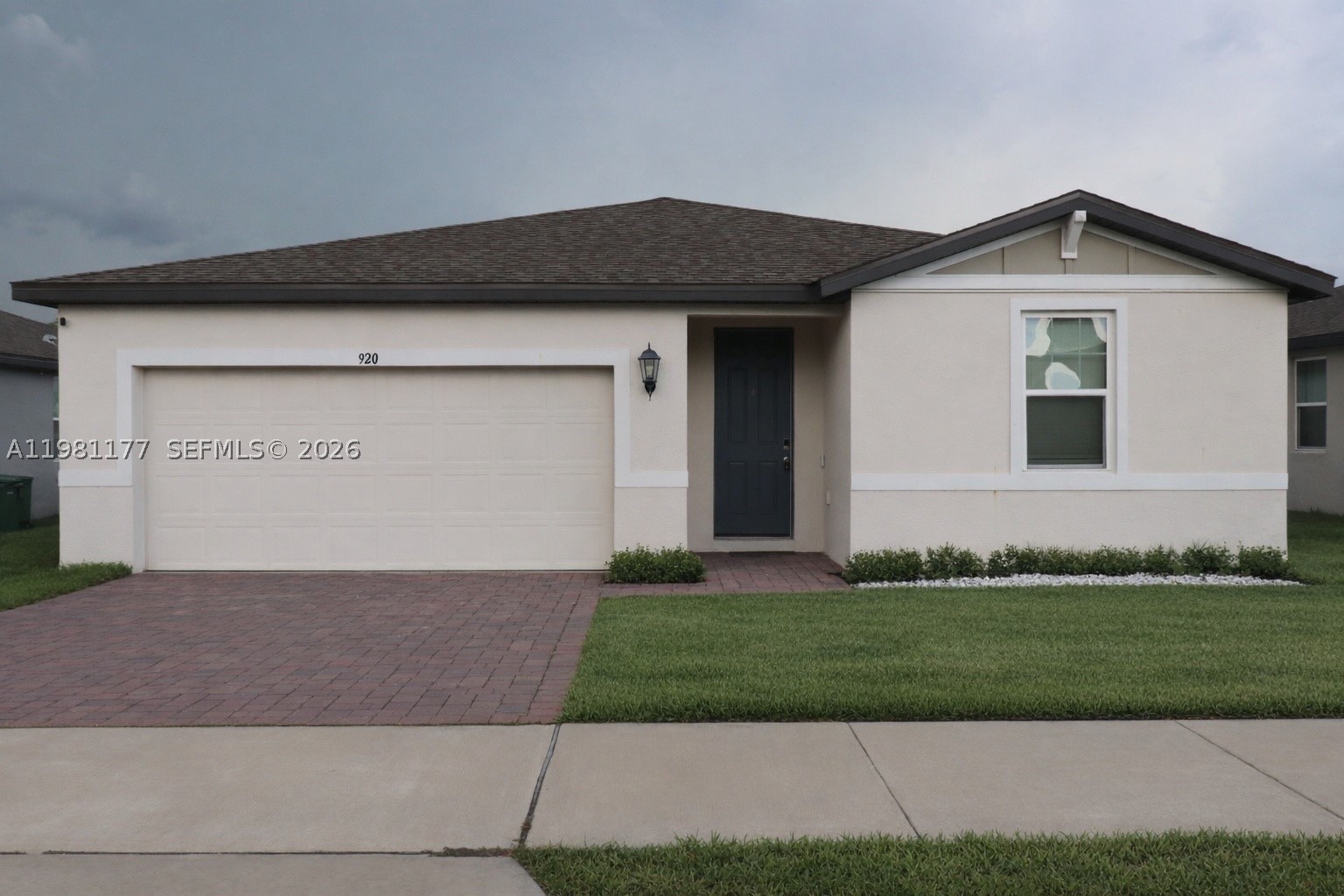 920 Cambridge Dr — photo