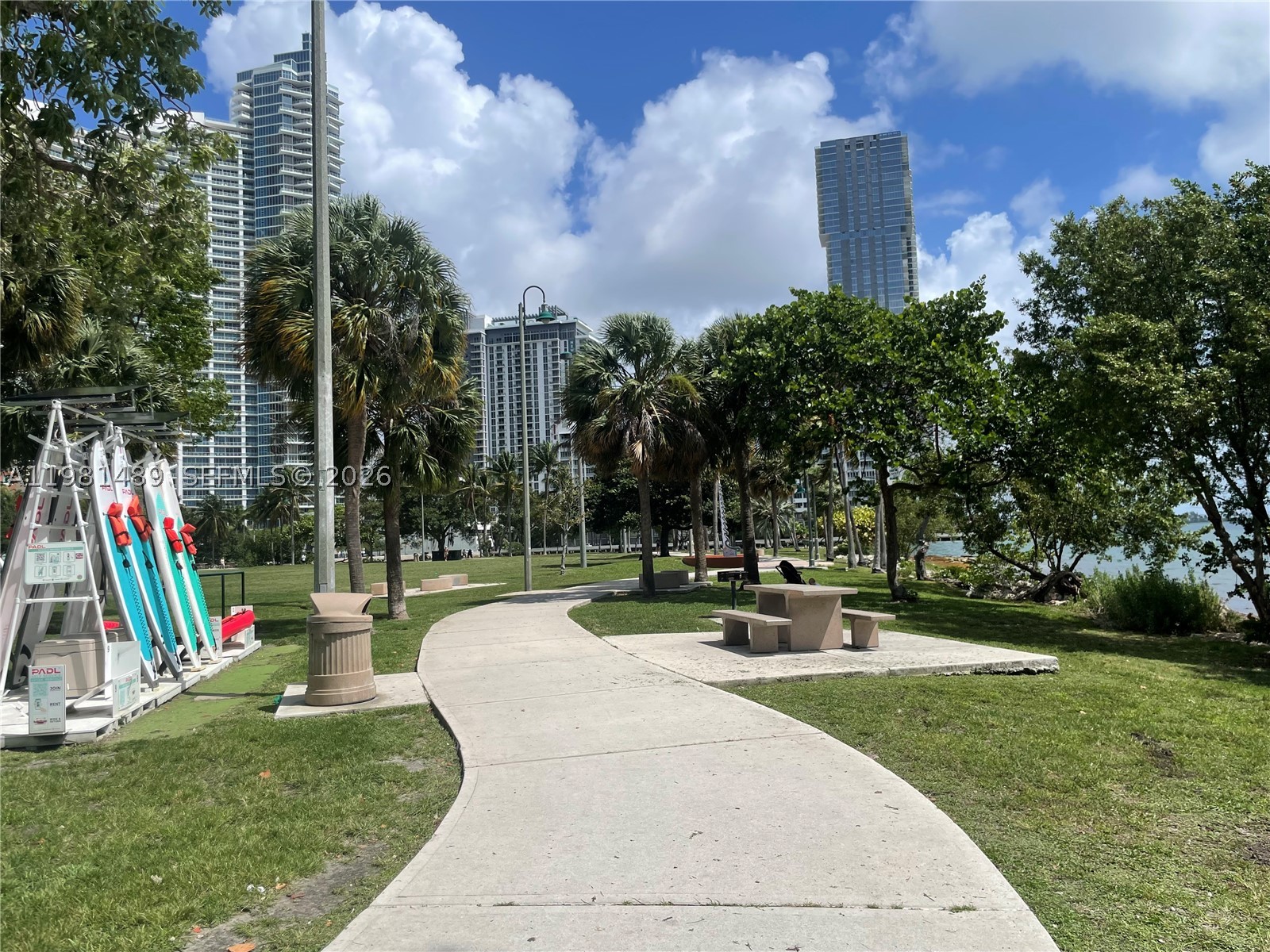 1750 N Bayshore Dr 2814 — photo