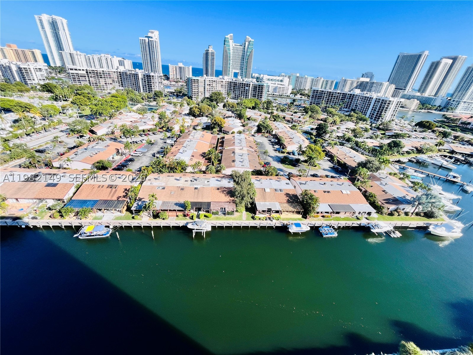 2500 Parkview Dr 1803 — photo