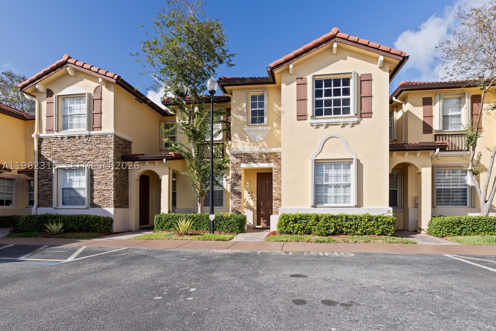 3335 NE 13th Cir Dr 105-27 — photo