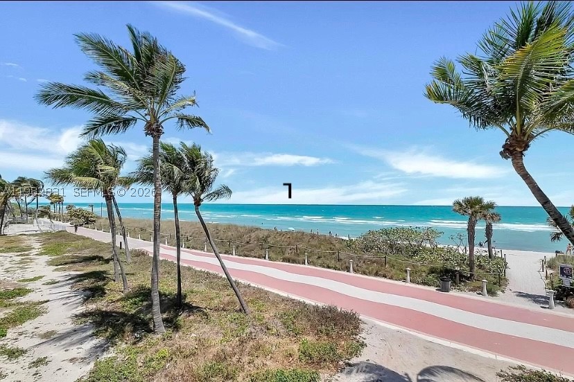 5401 Collins Ave 411 — photo