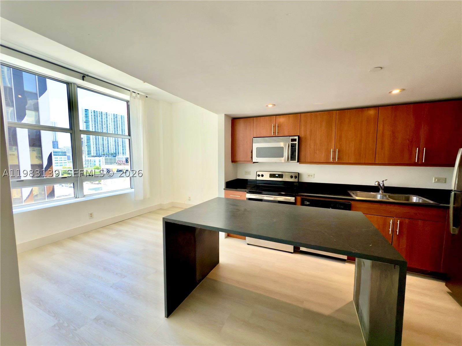 111 E Flagler St 805 — photo