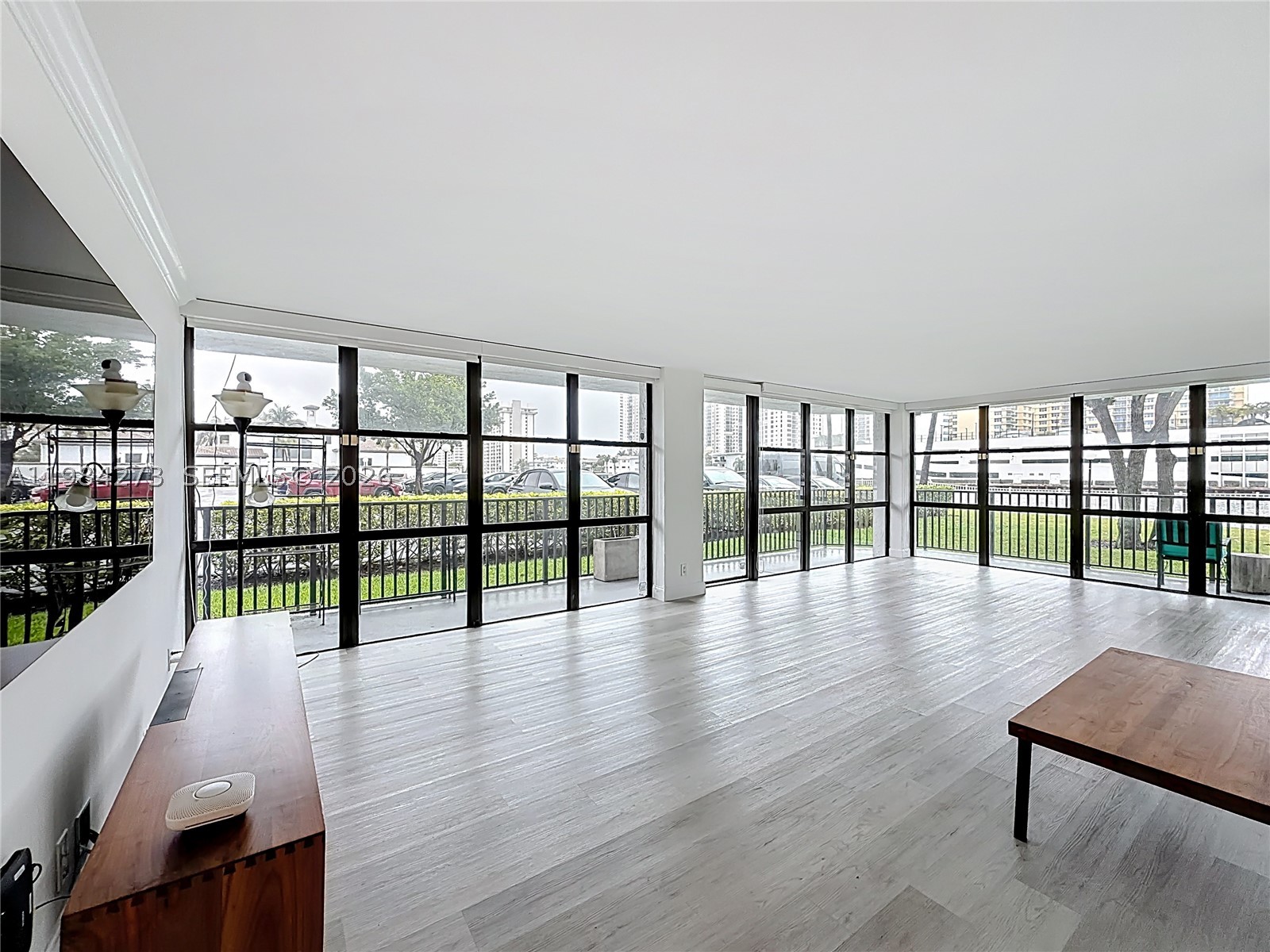1000 Parkview Dr 121 — photo