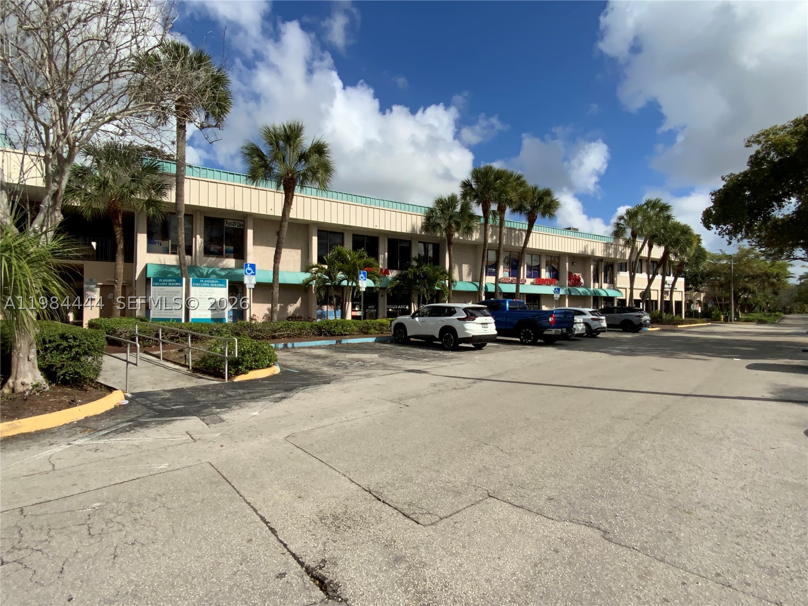270 S University Dr 284, 294, 310, 324 — photo