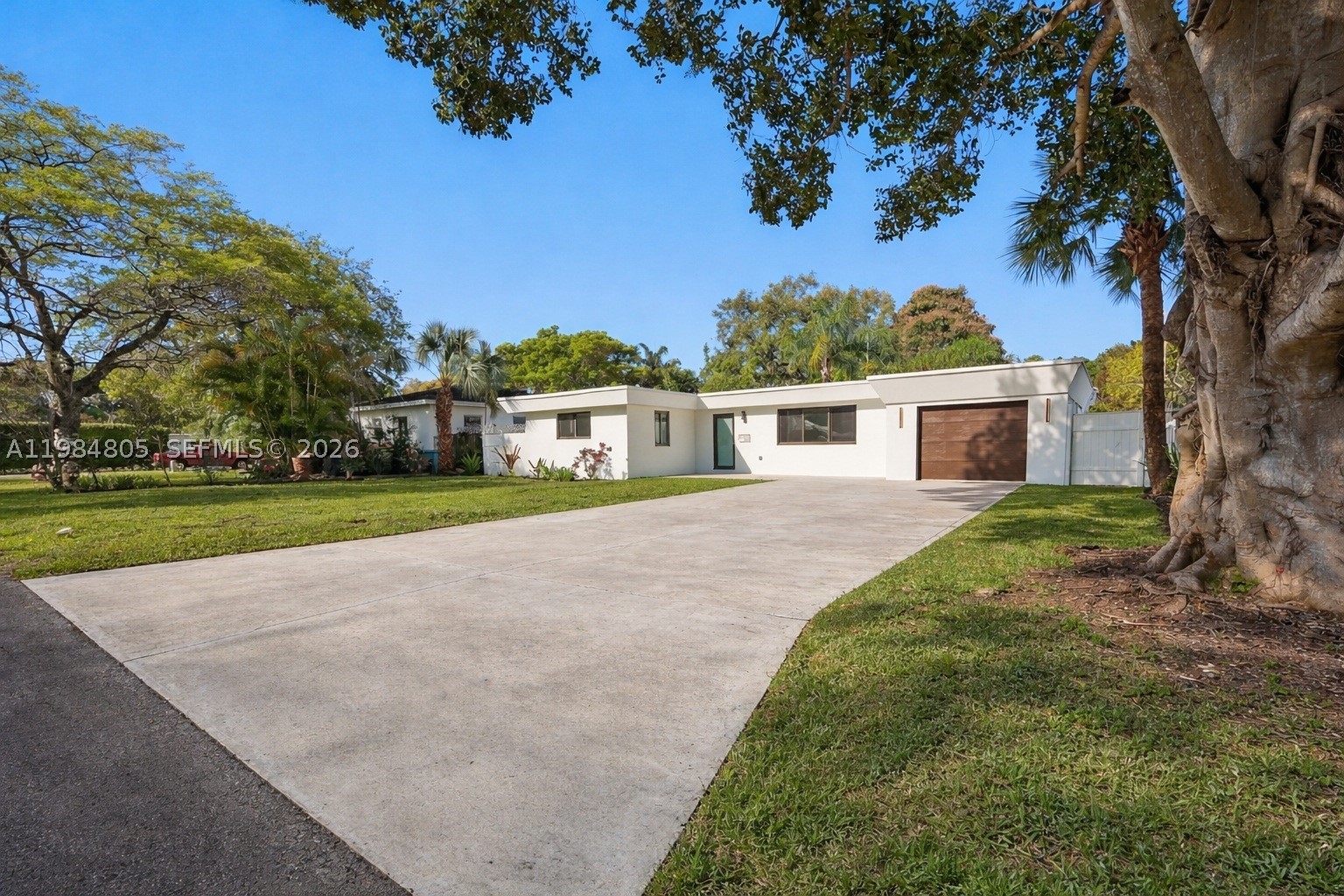 10910 NE 9th Ct — photo