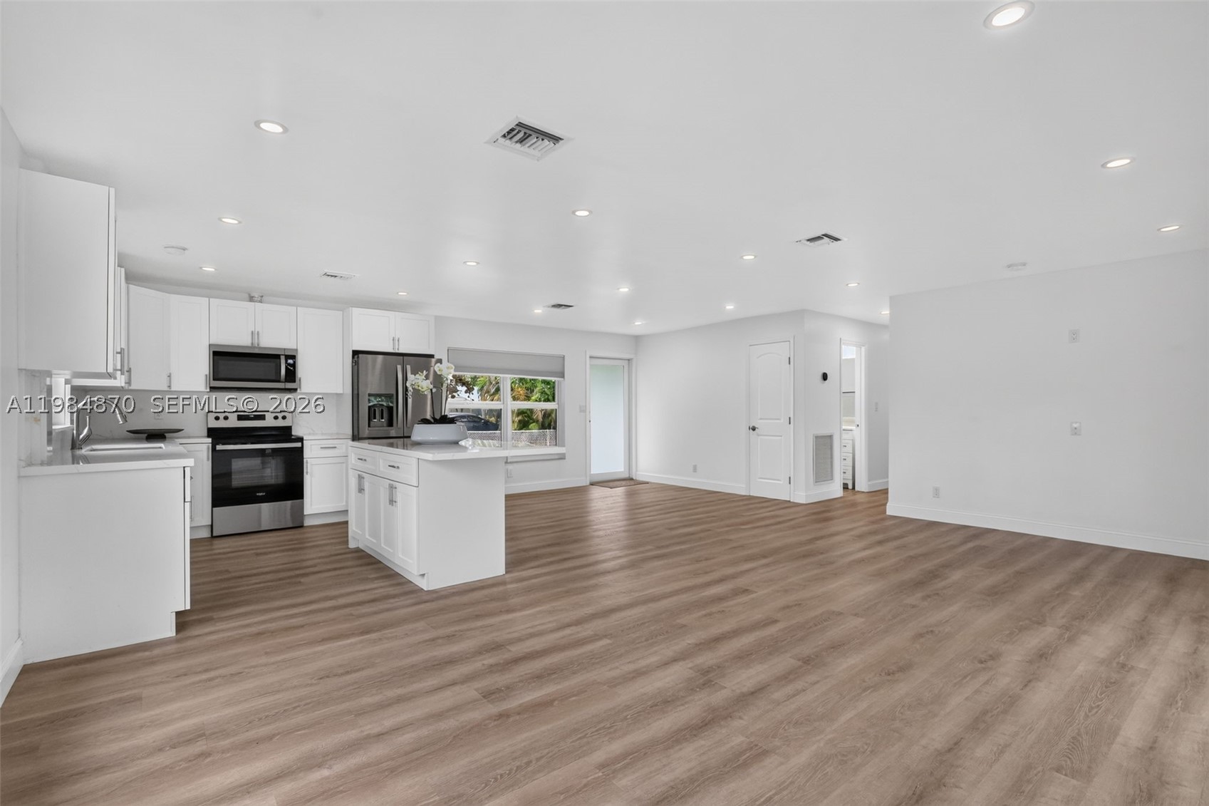 3042 Hayes St — photo