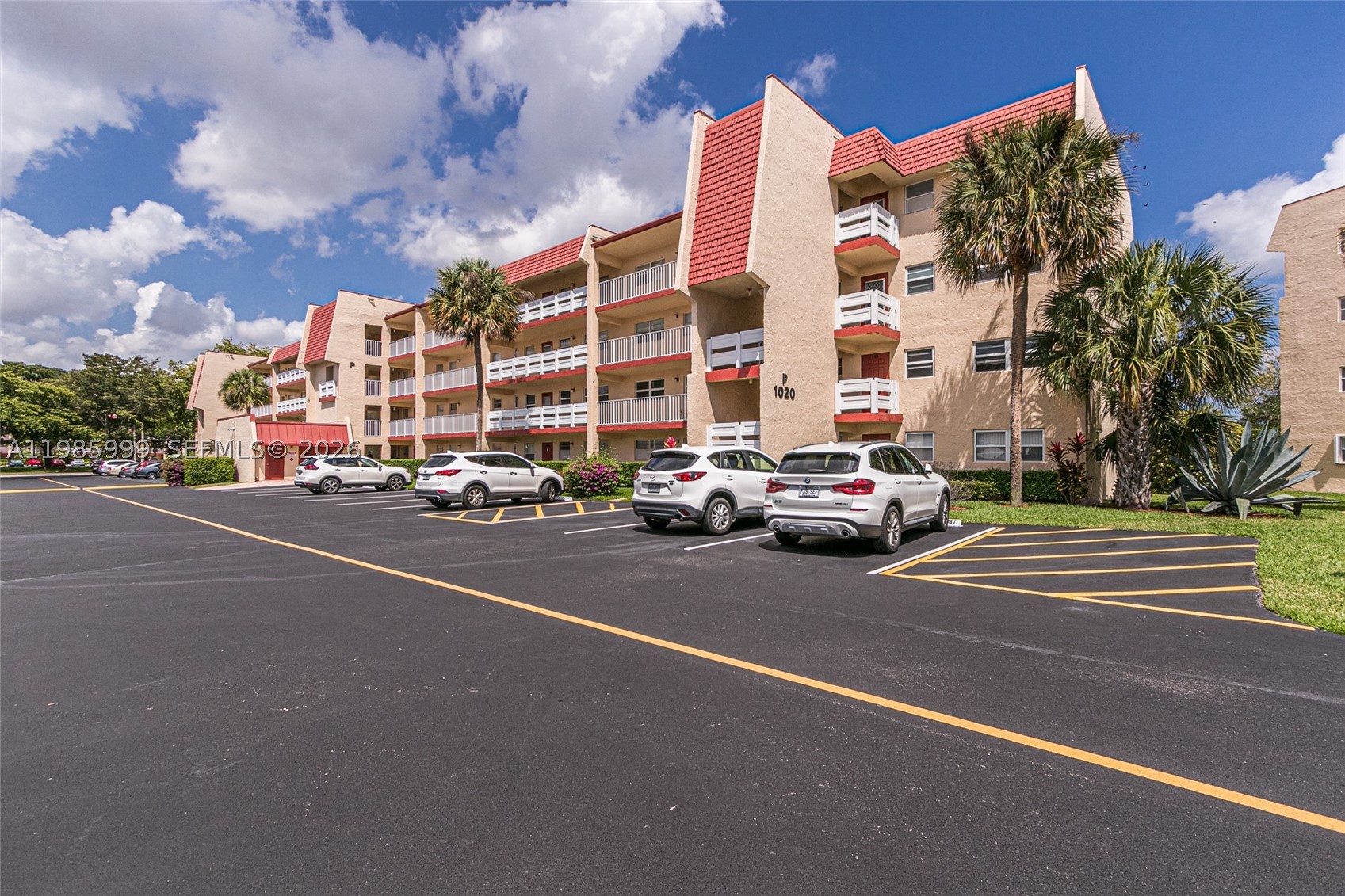 1020 Country Club Dr 305 — photo