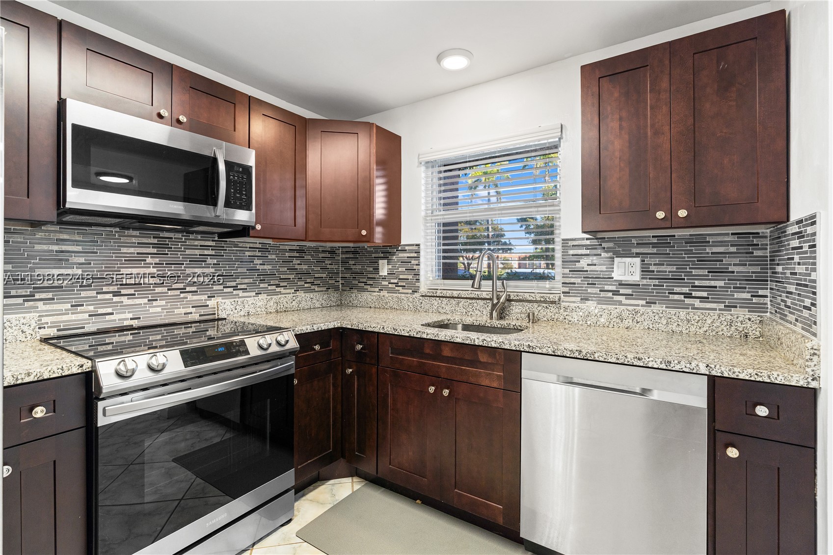 9540 Sunrise Lakes Blvd 103 — photo