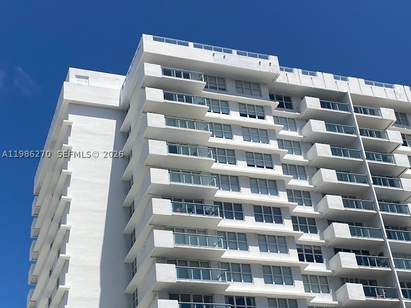 5601 Collins Ave 1524 — photo