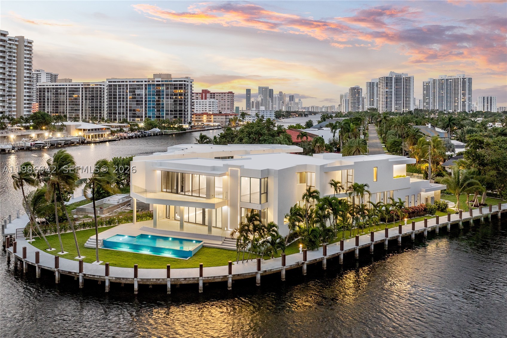 501 Palm Dr — photo