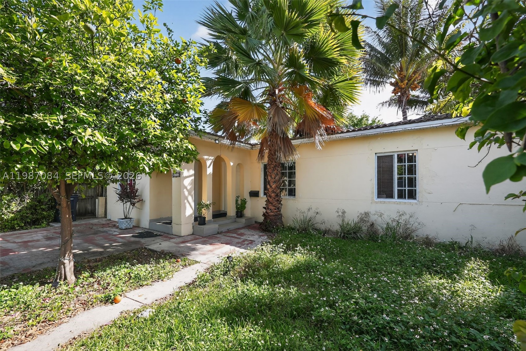 2131 Biarritz Dr — photo