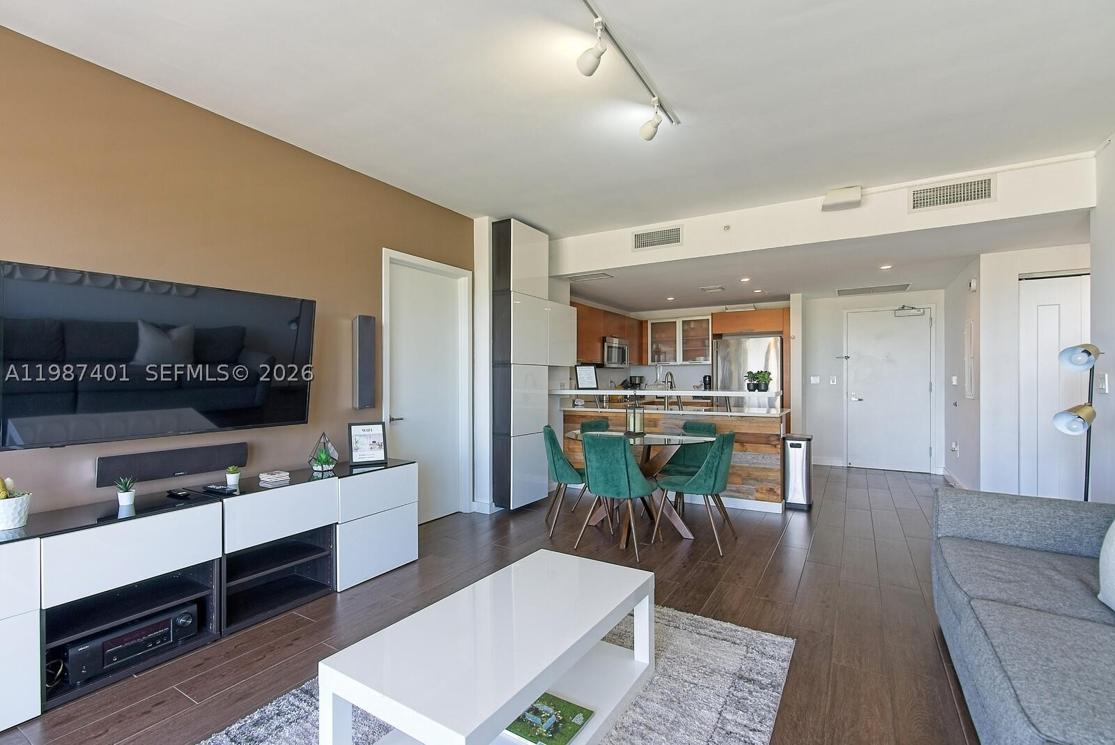 3250 NE 1st Ave 1006 — photo