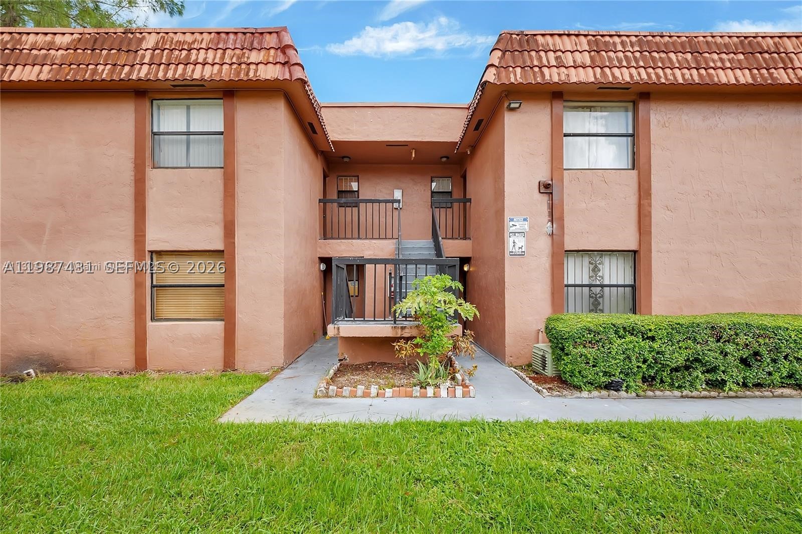 6580 W 27th Ct 58-12 — photo