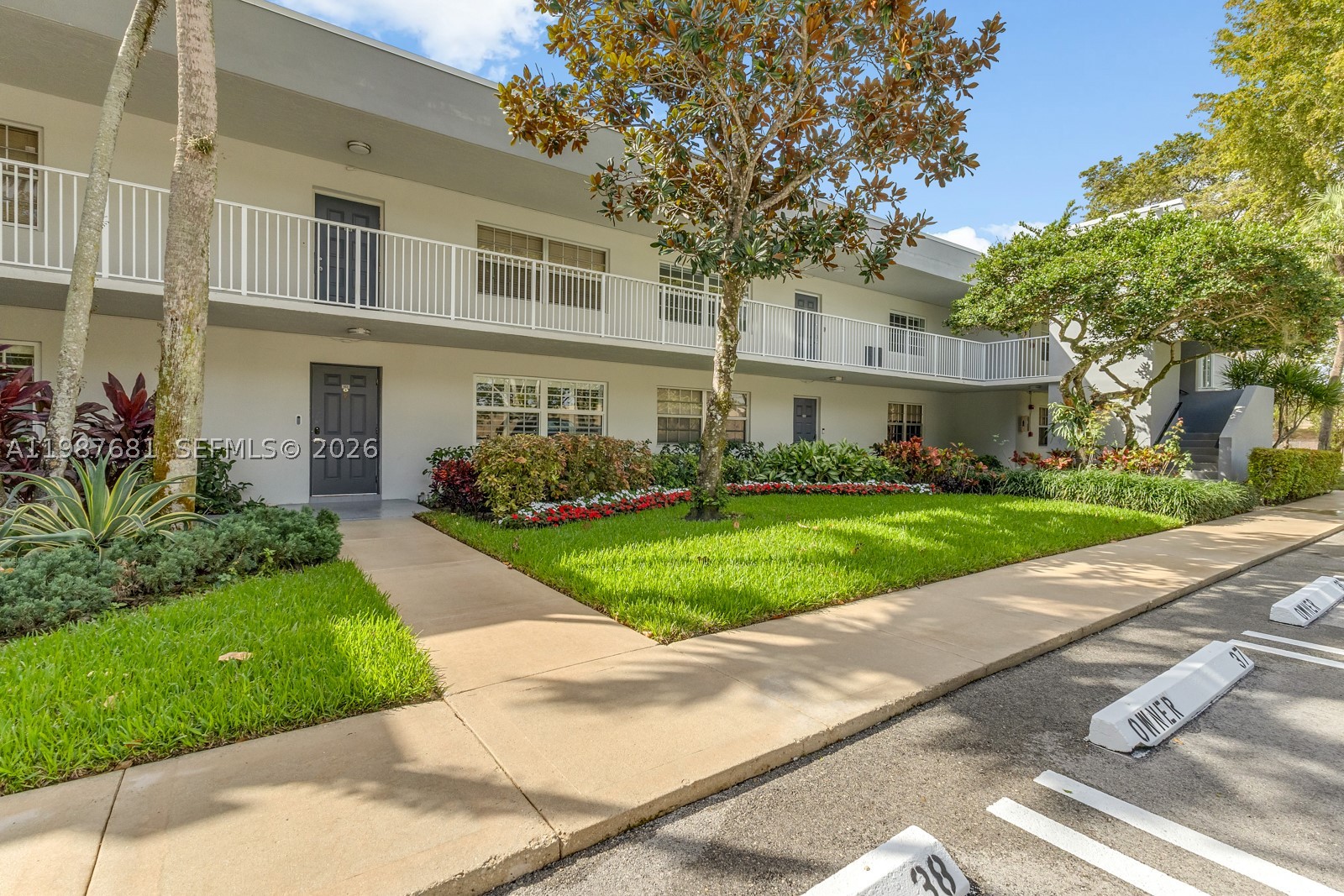 4280 Oaks Ter 102 — photo