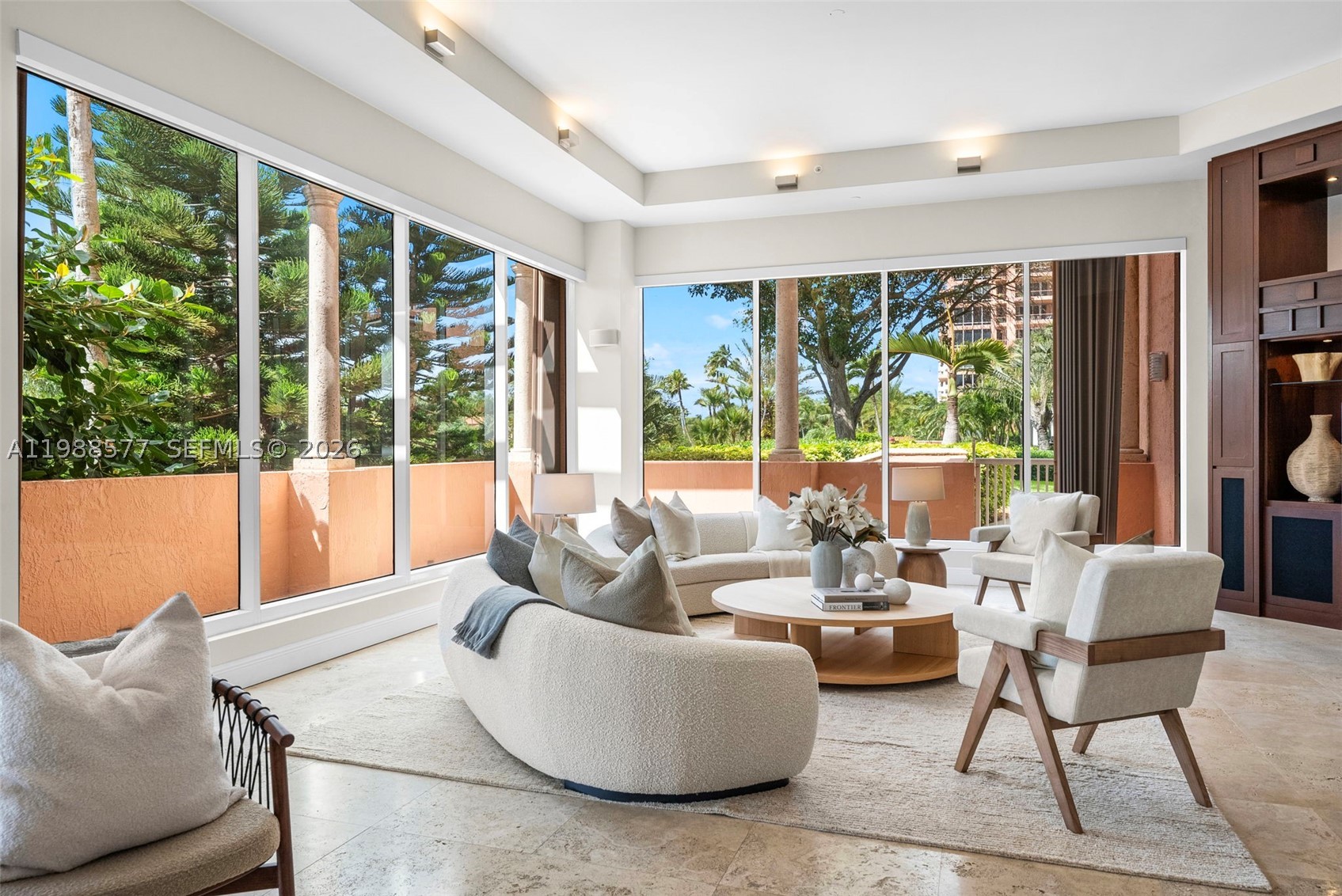 10 Edgewater Dr Lanai South — photo