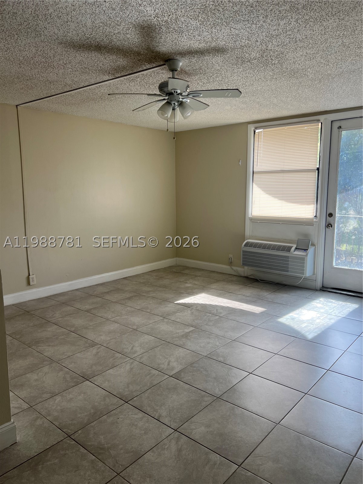 2701 Riverside Dr 308-B — photo