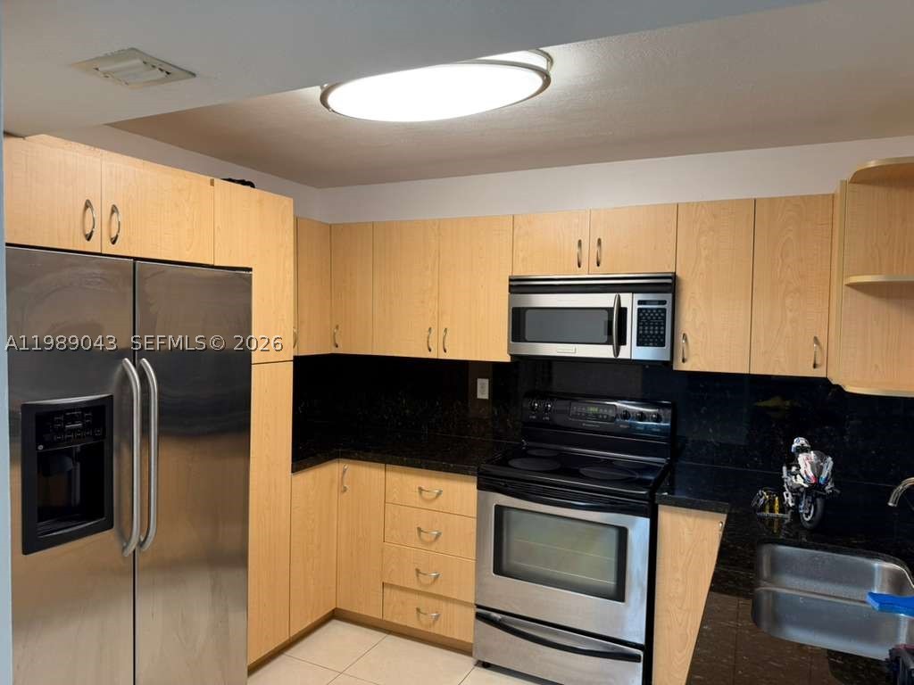 2750 NE 183rd St 1201 — photo