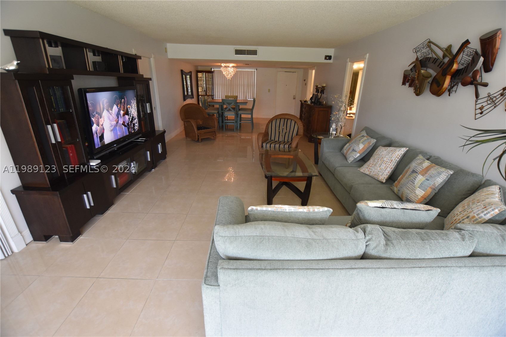 3800 Oaks Clubhouse Dr 309 — photo