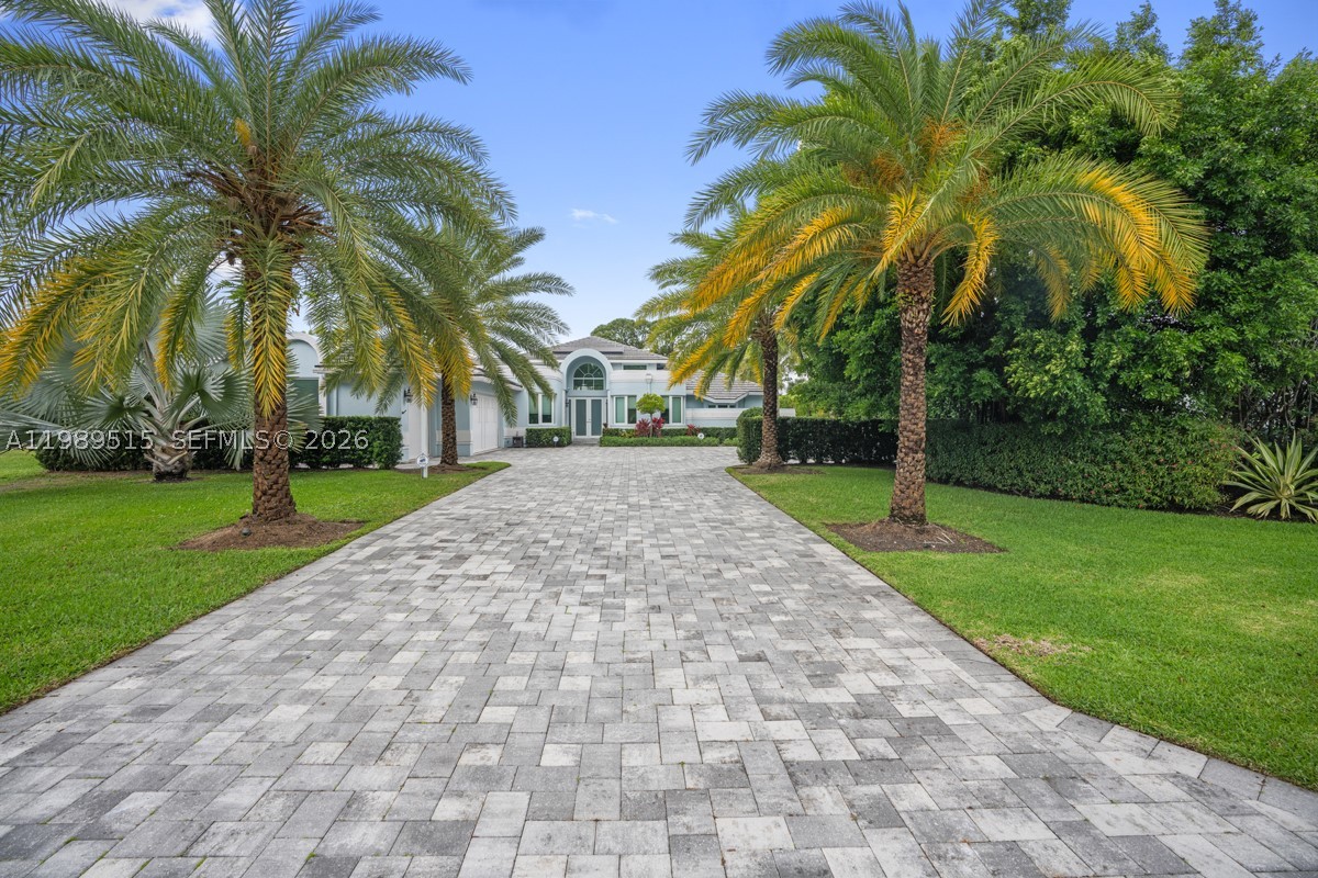 8179 Lakeview Dr — photo