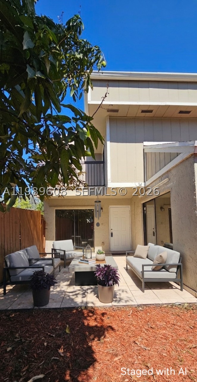 610 Commodore Dr — photo
